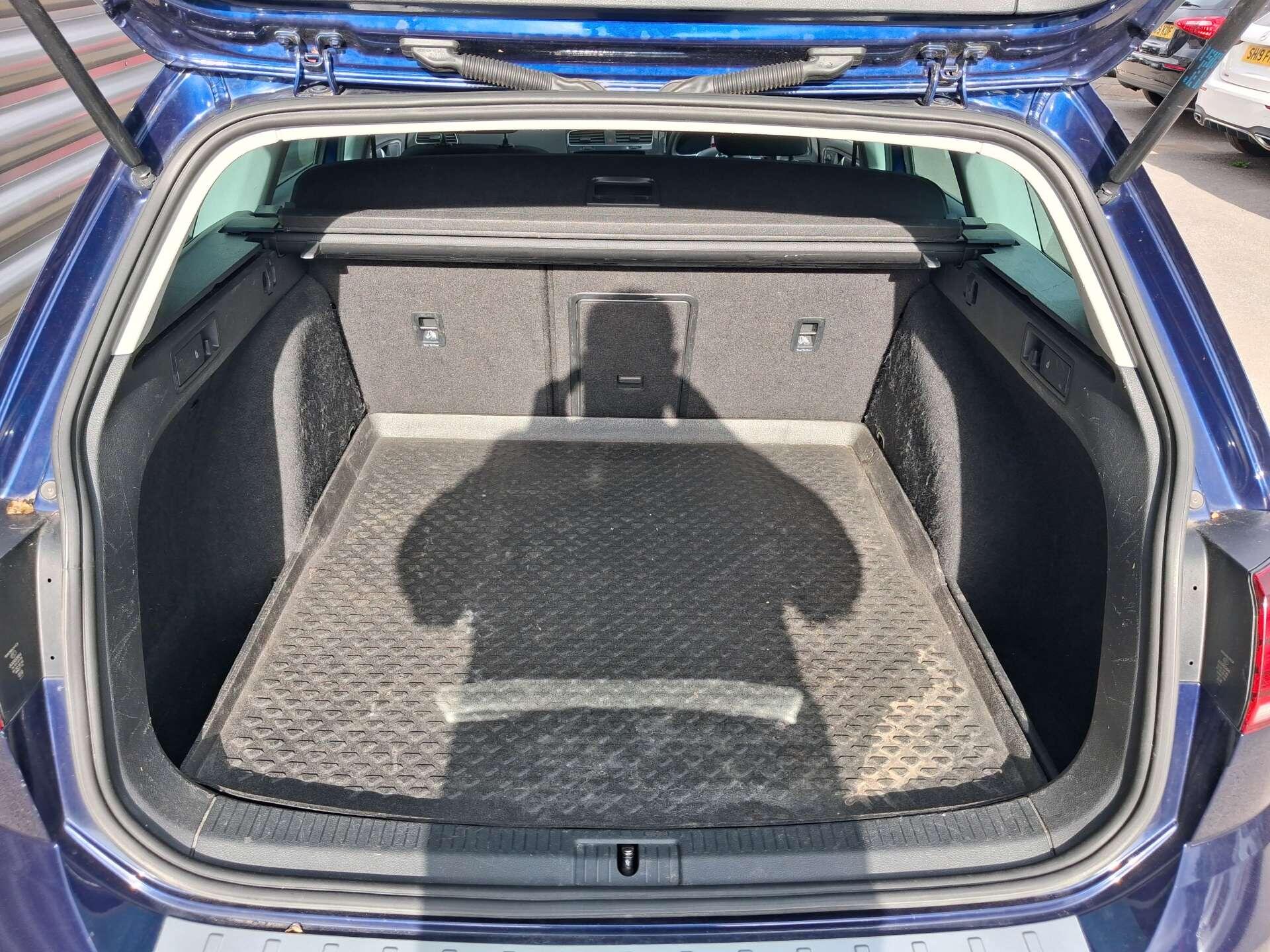 Volkswagen Golf view 30