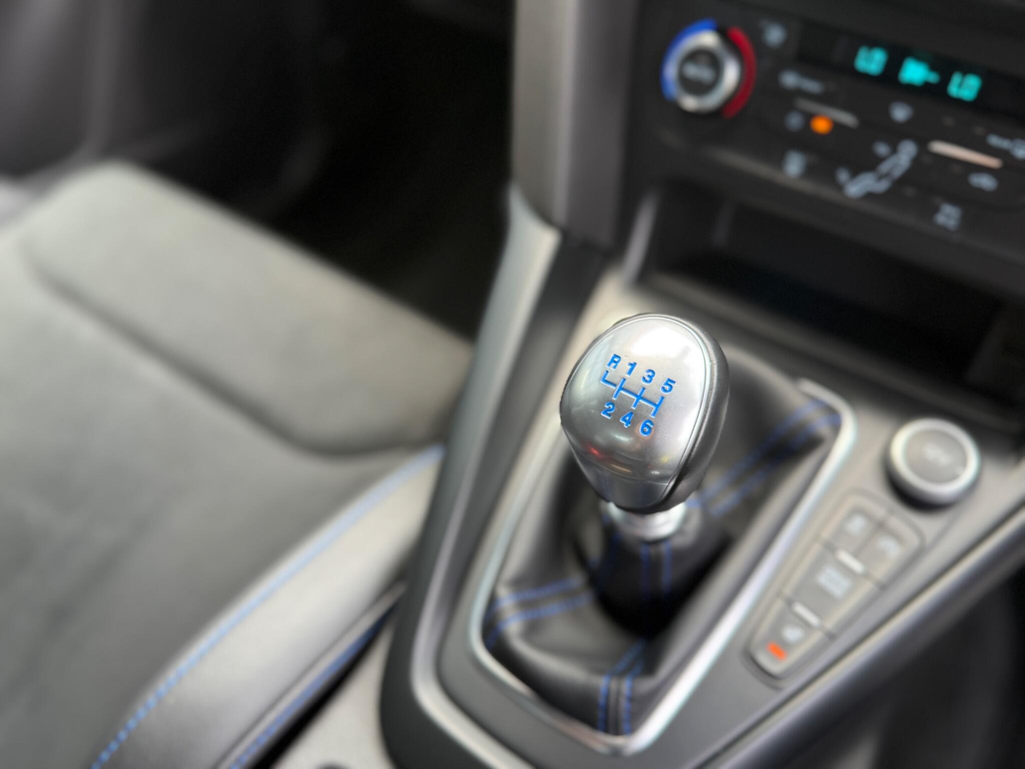 Ford Focus view 75