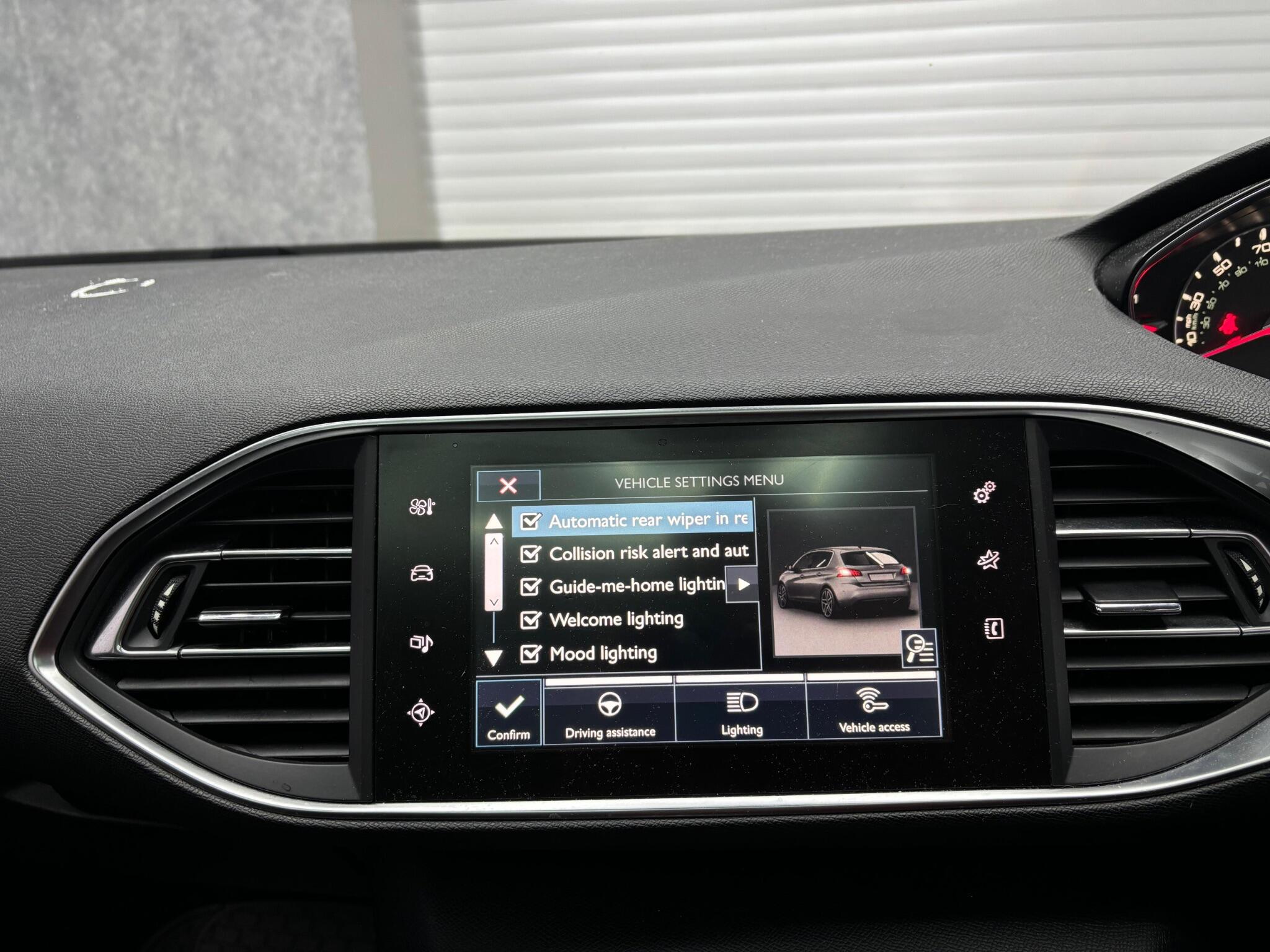 Peugeot 308 view 13