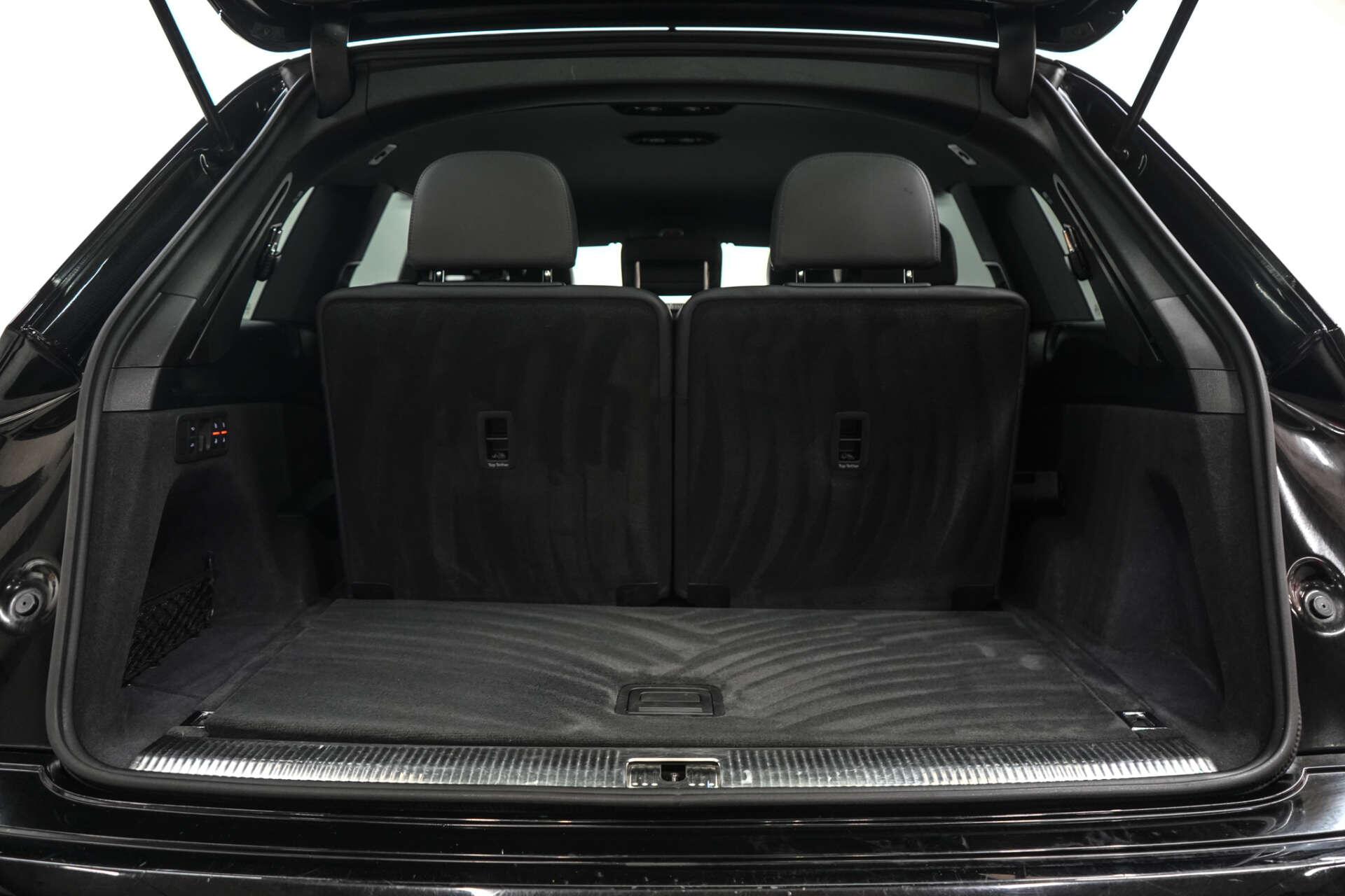 Audi SQ7 view 11