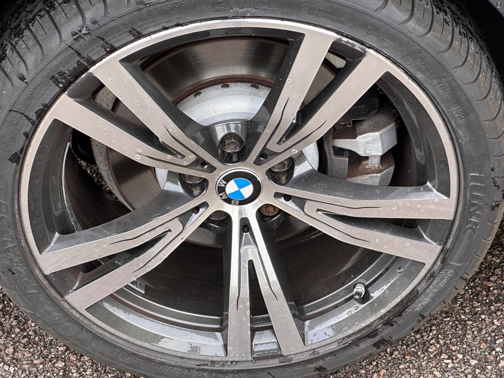 BMW 3 Series view 11