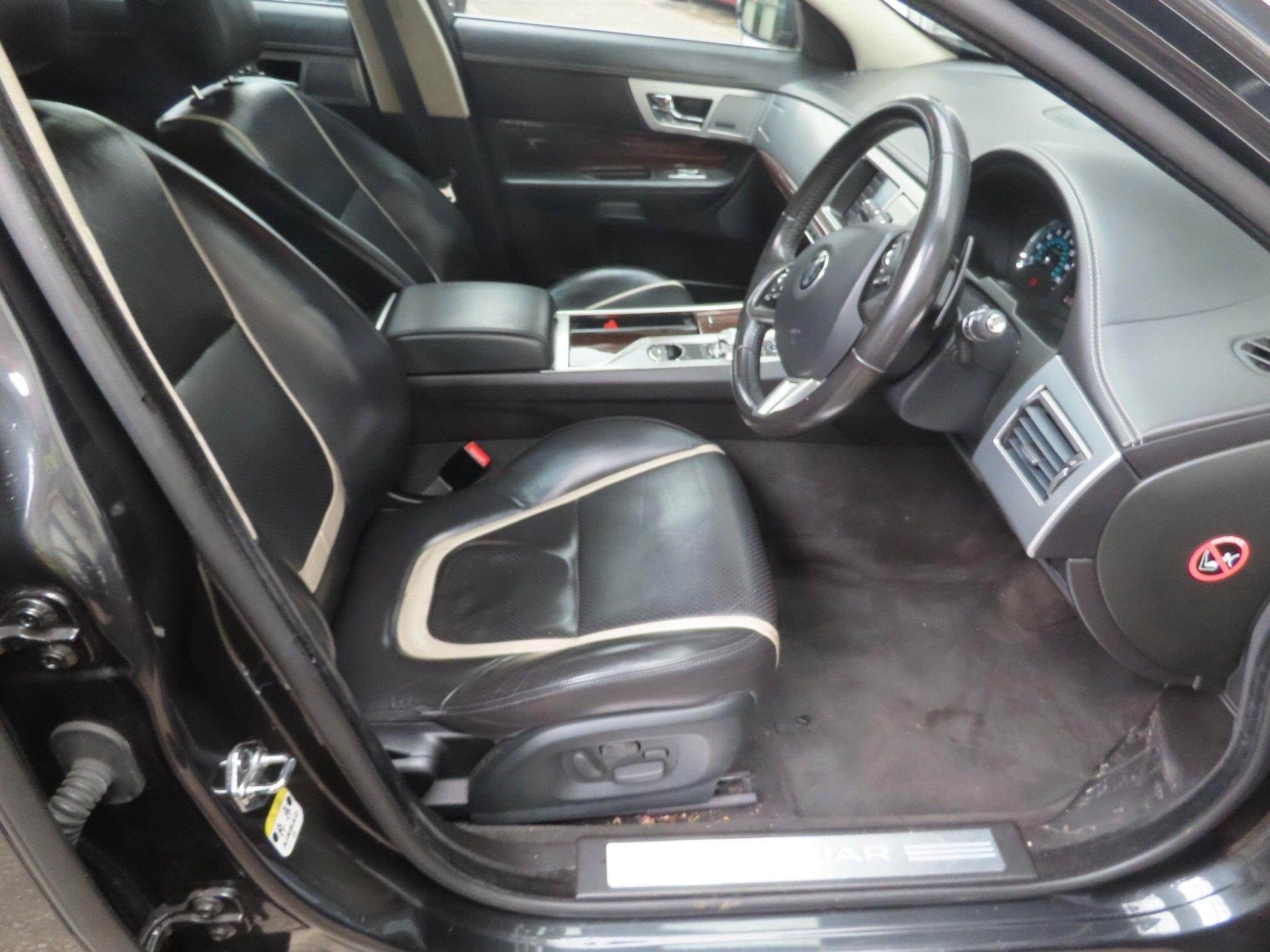 Jaguar XF view 5