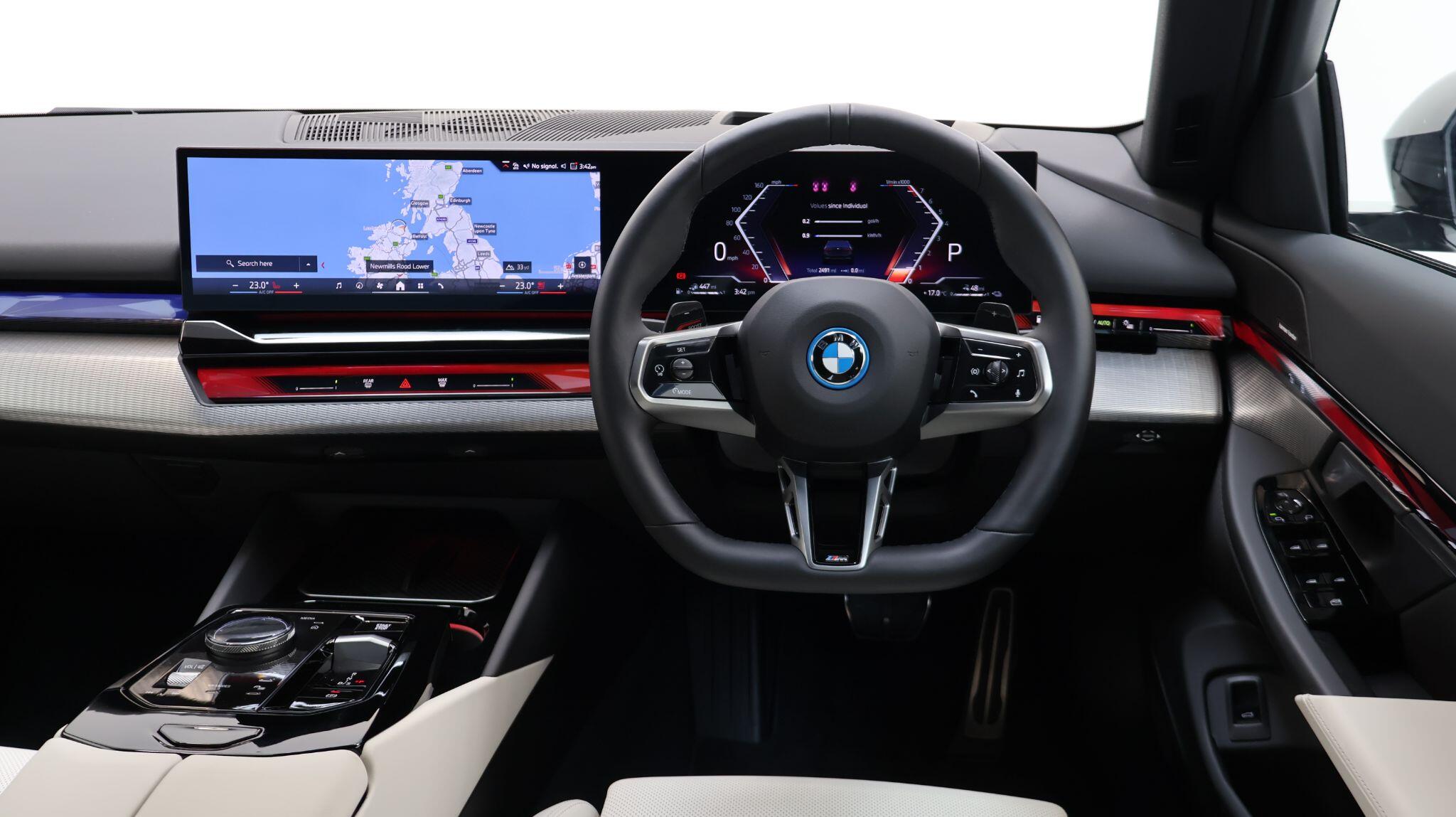 BMW 5 Series view 5