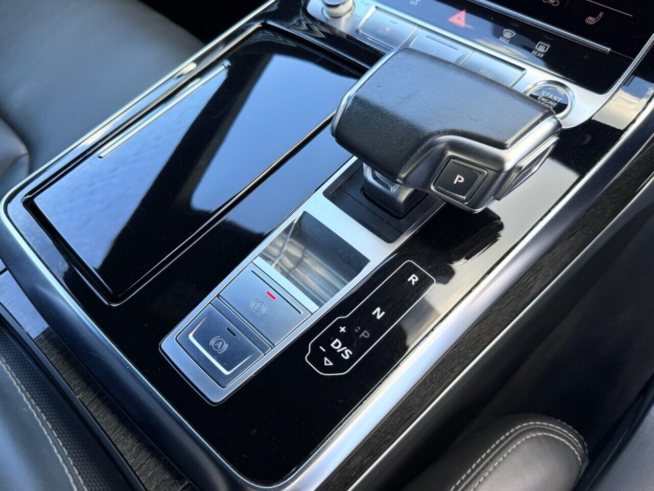 Audi Q8 view 20