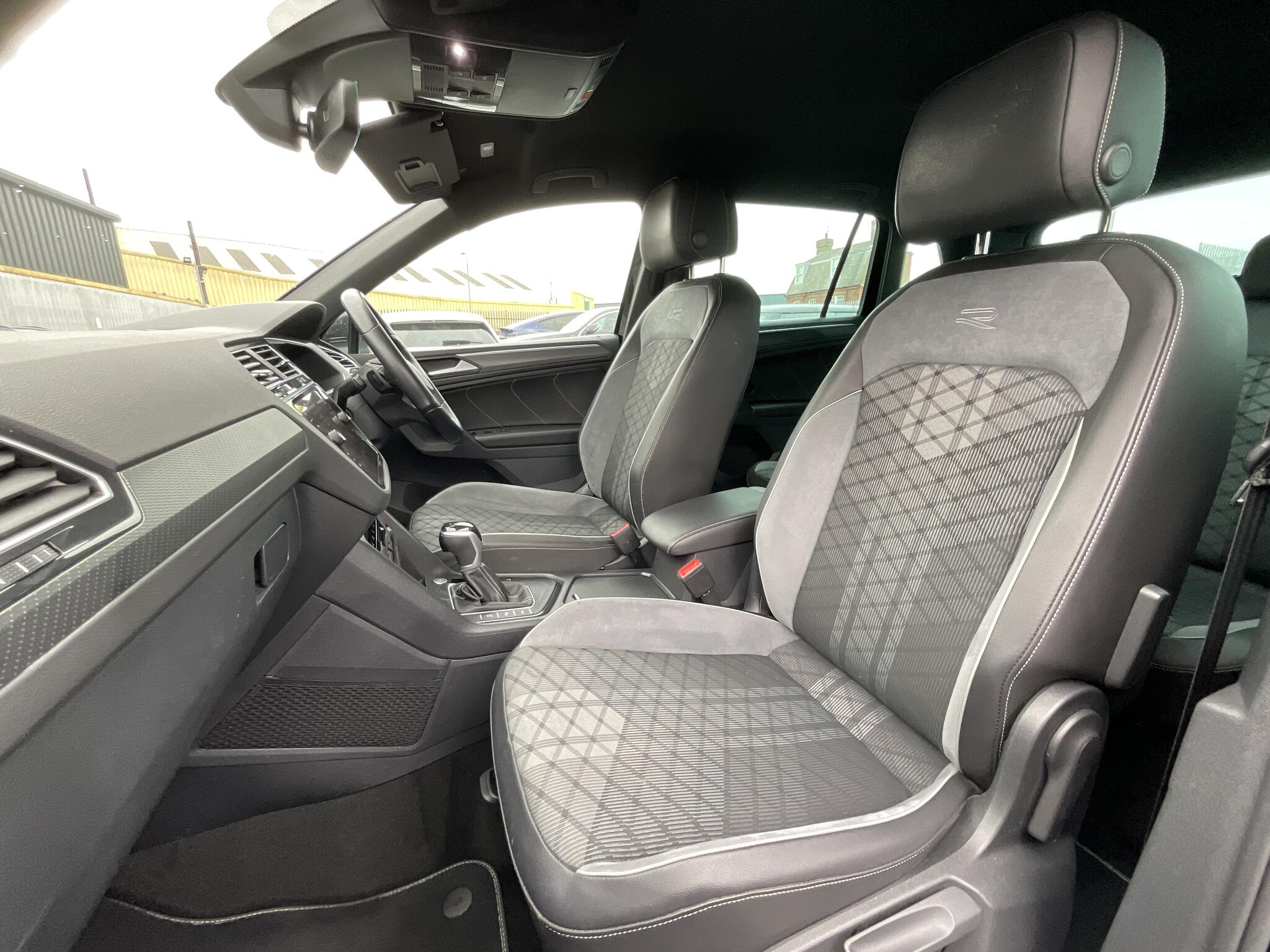 Volkswagen Tiguan view 18