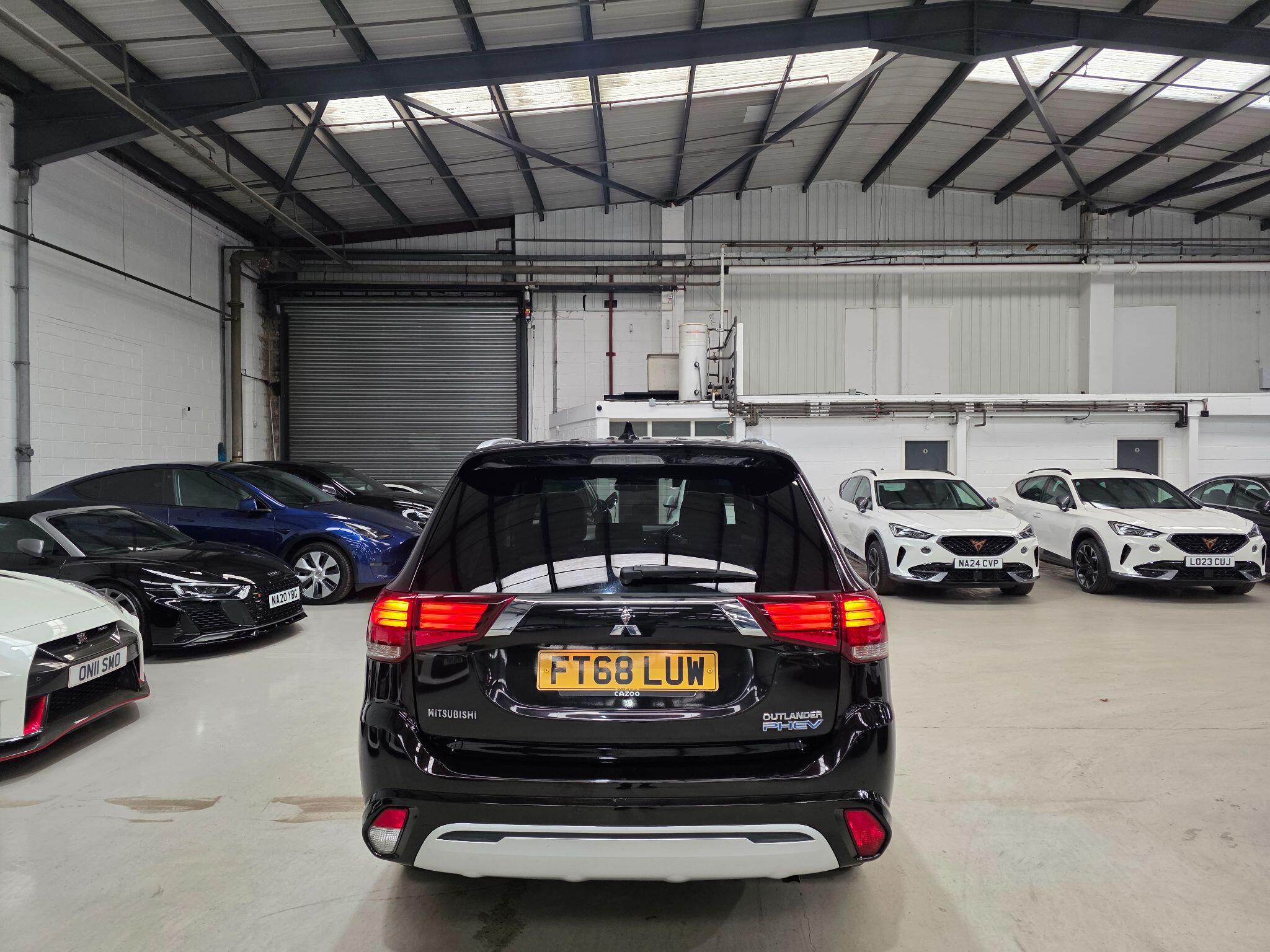 Mitsubishi Outlander view 4