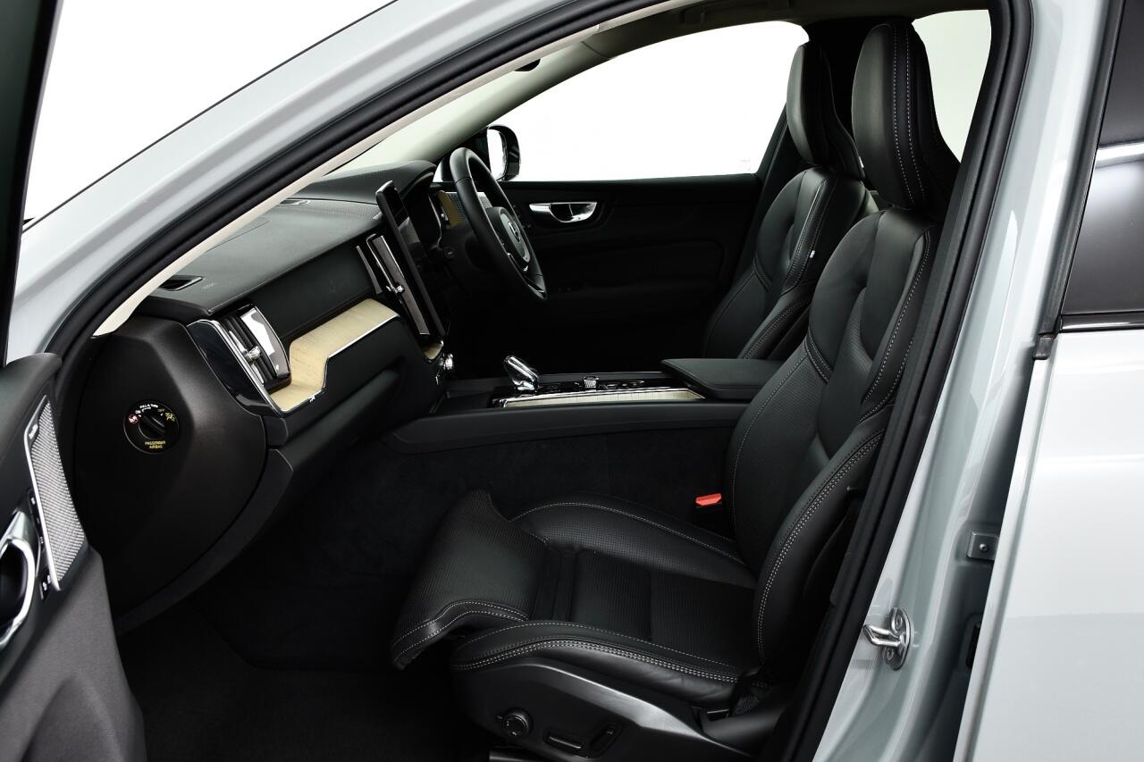 Volvo XC60 view 2