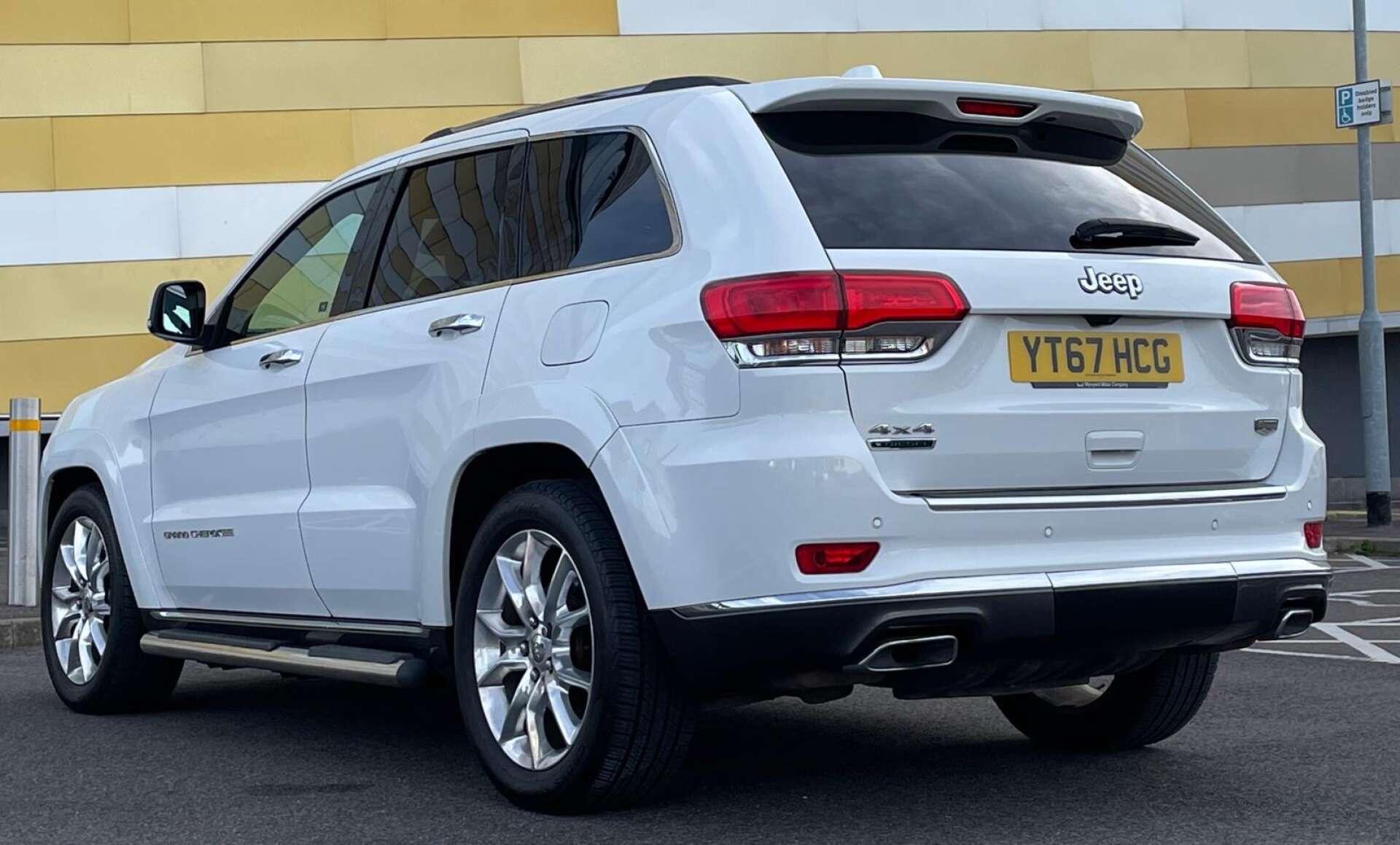 Jeep Grand Cherokee view 18