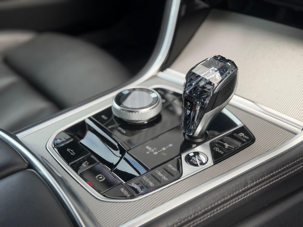 BMW 8 Series view 13