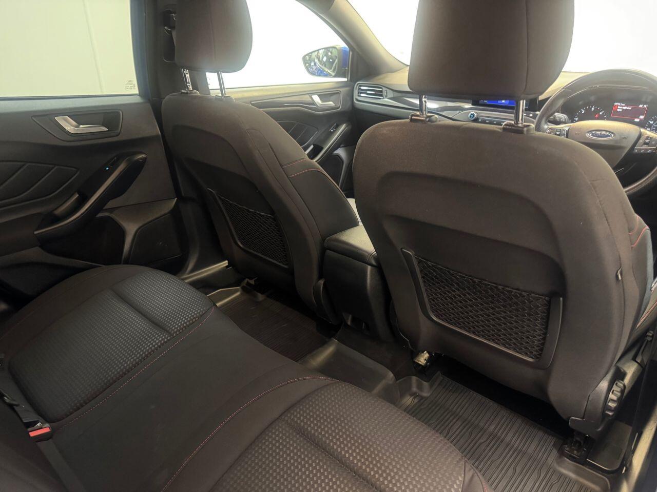 Ford Focus view 54