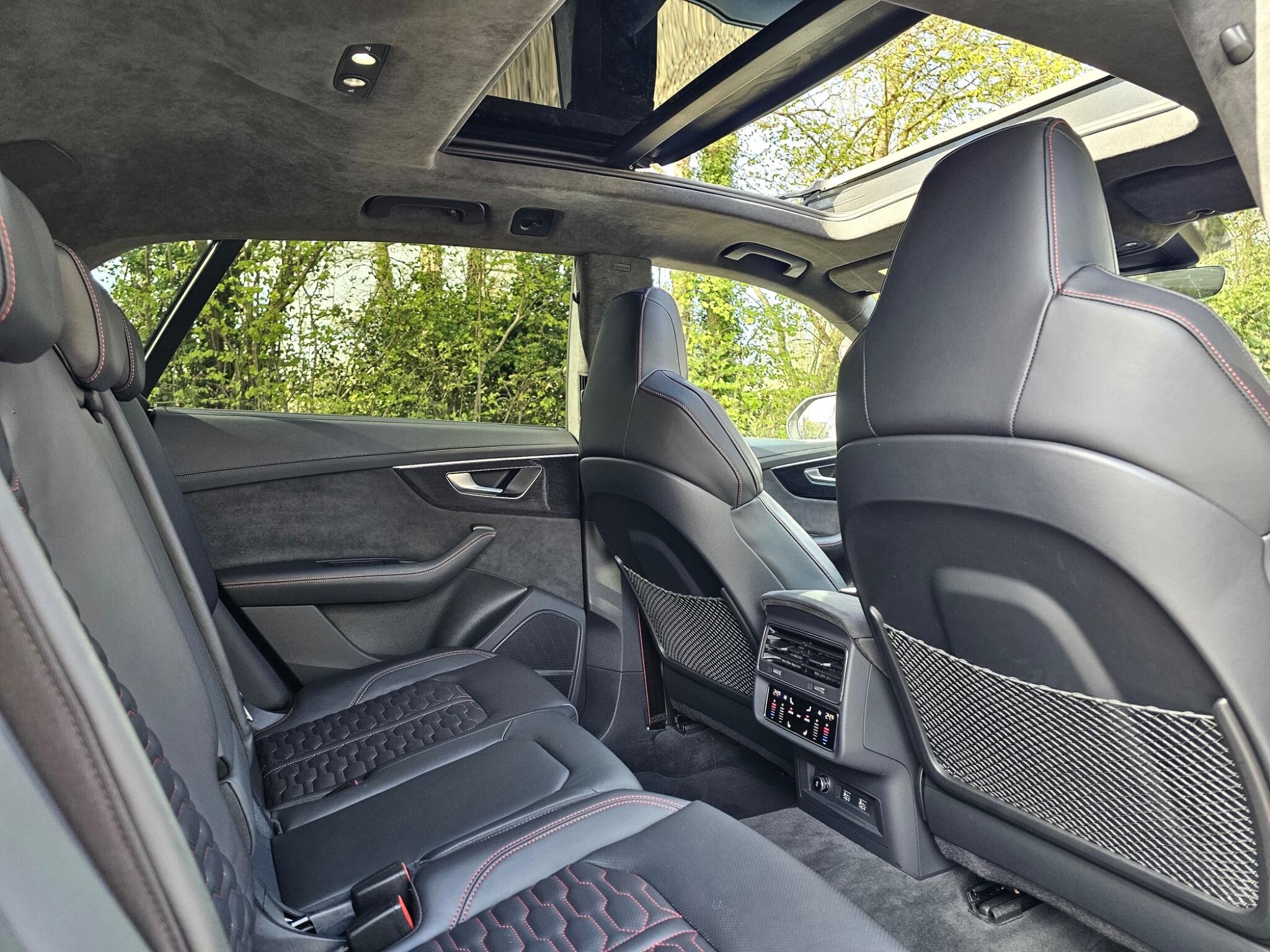 Audi RS Q8 view 6