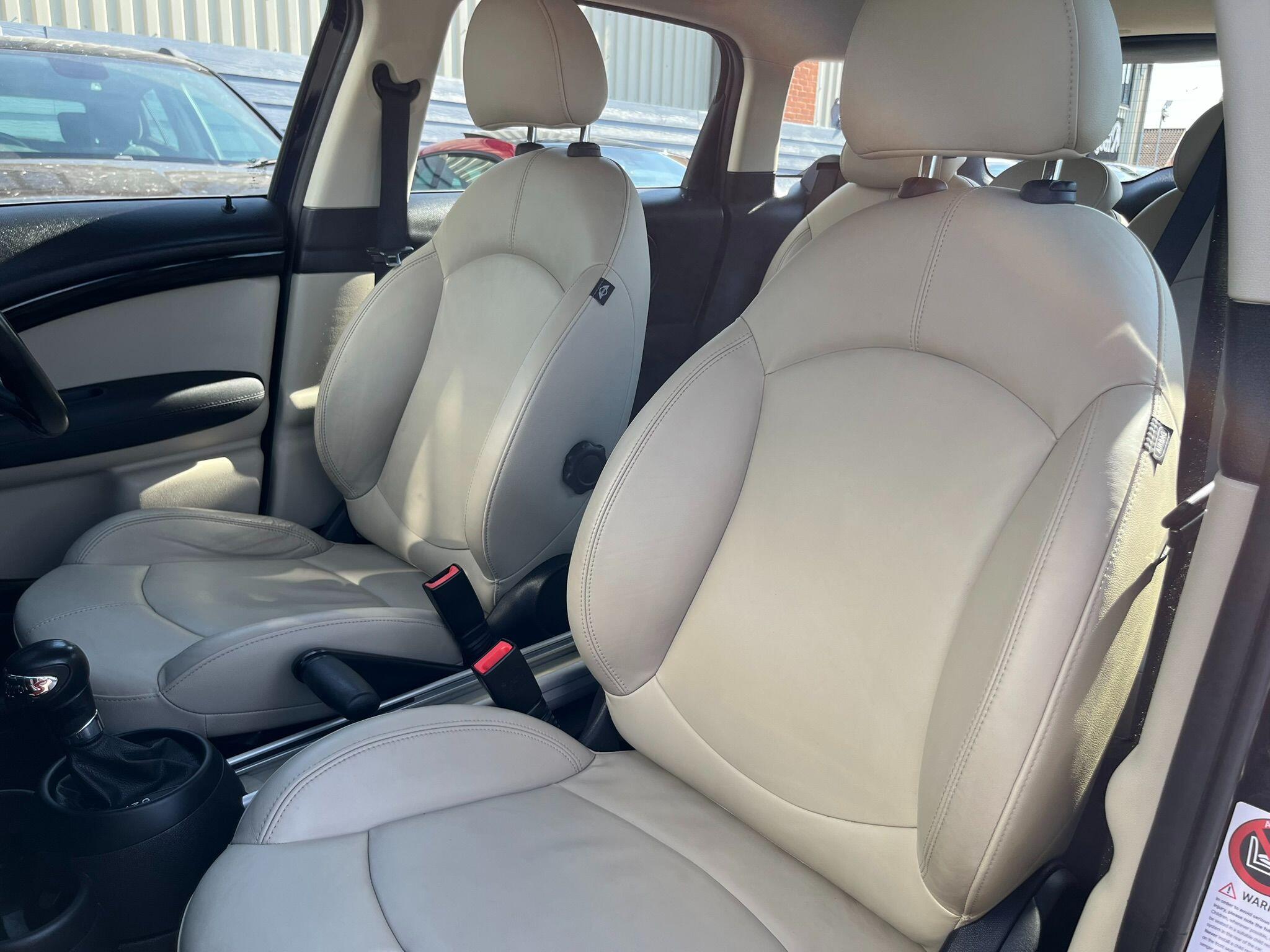 Mini Countryman view 26