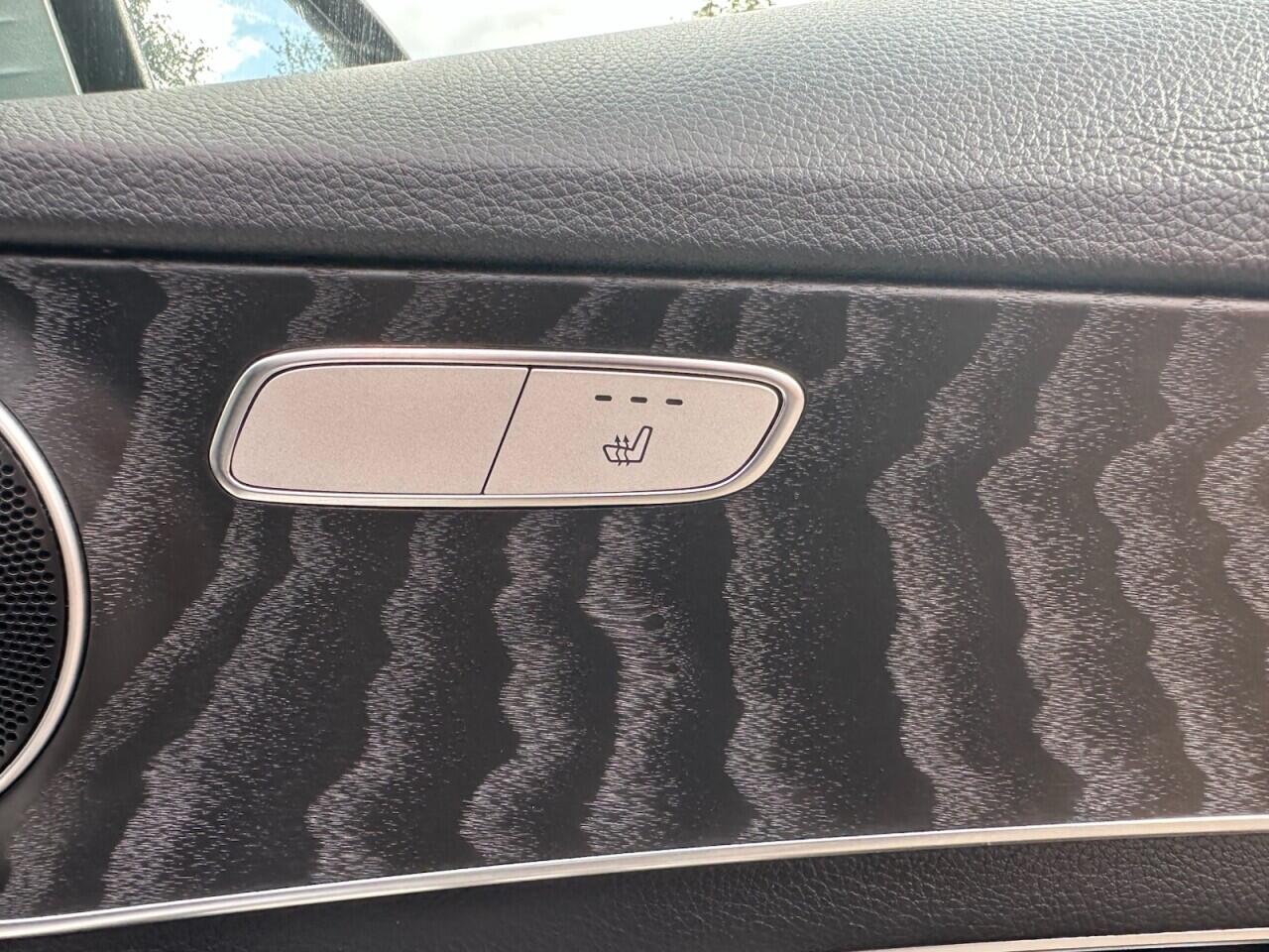 Mercedes-Benz C-Class view 26