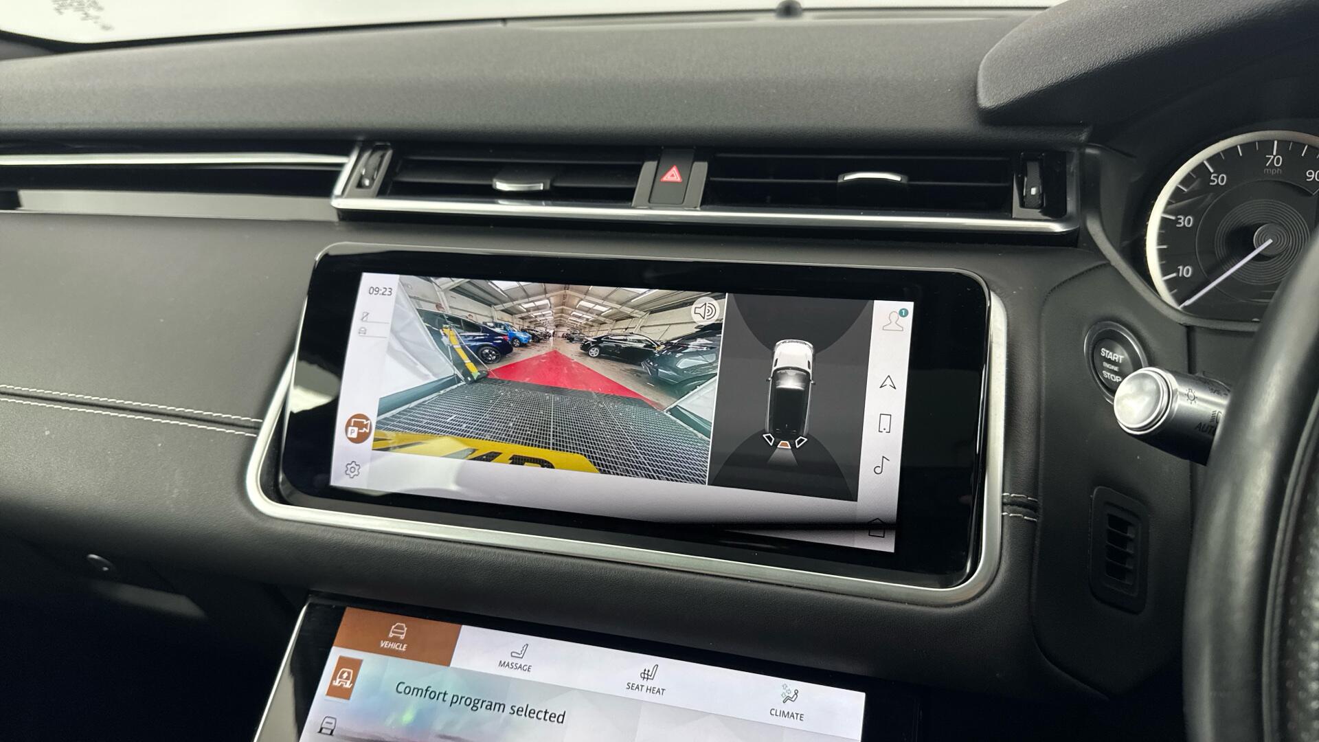 Land Rover Range Rover Velar view 36