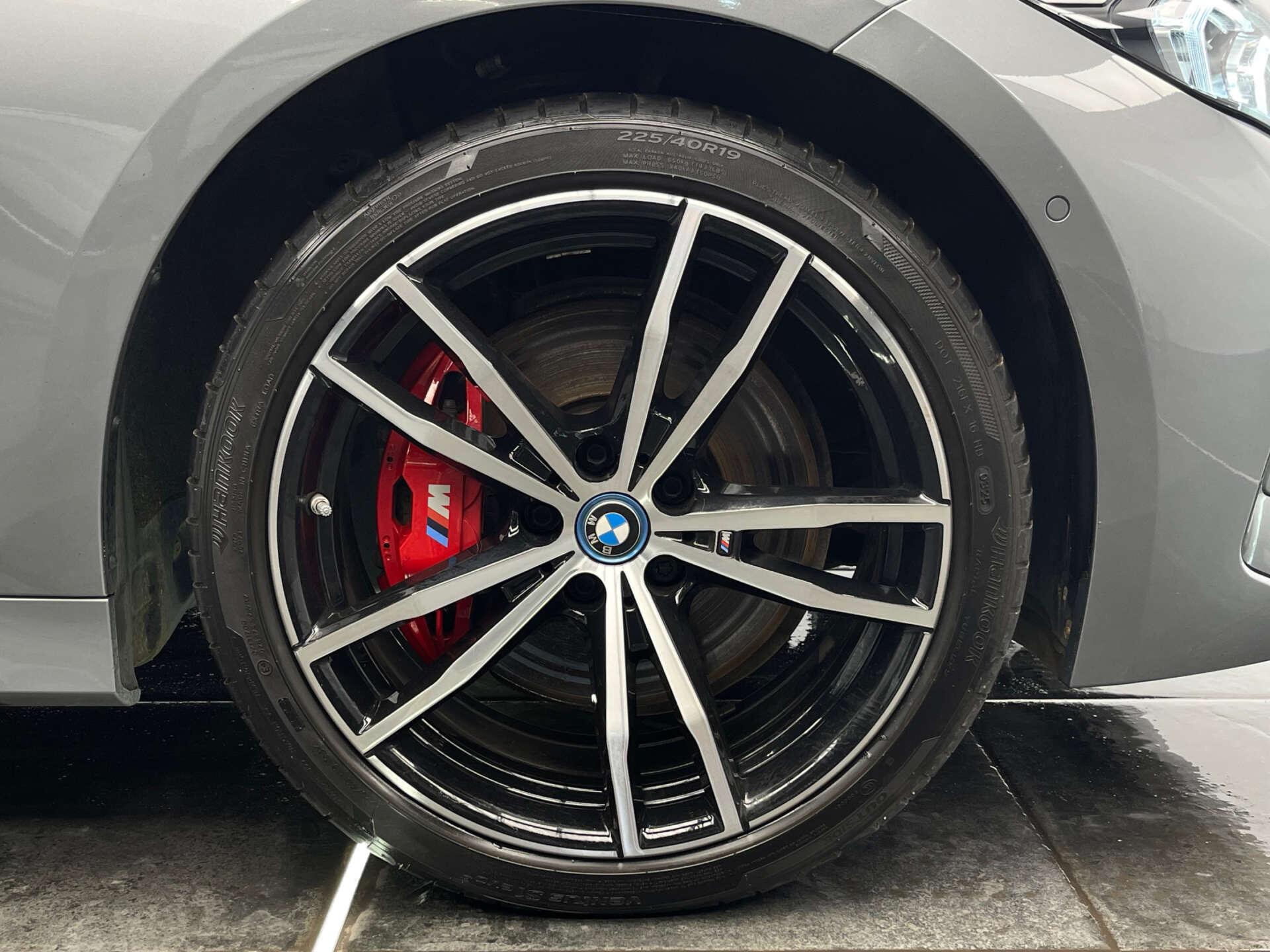 BMW 3 Series view 30