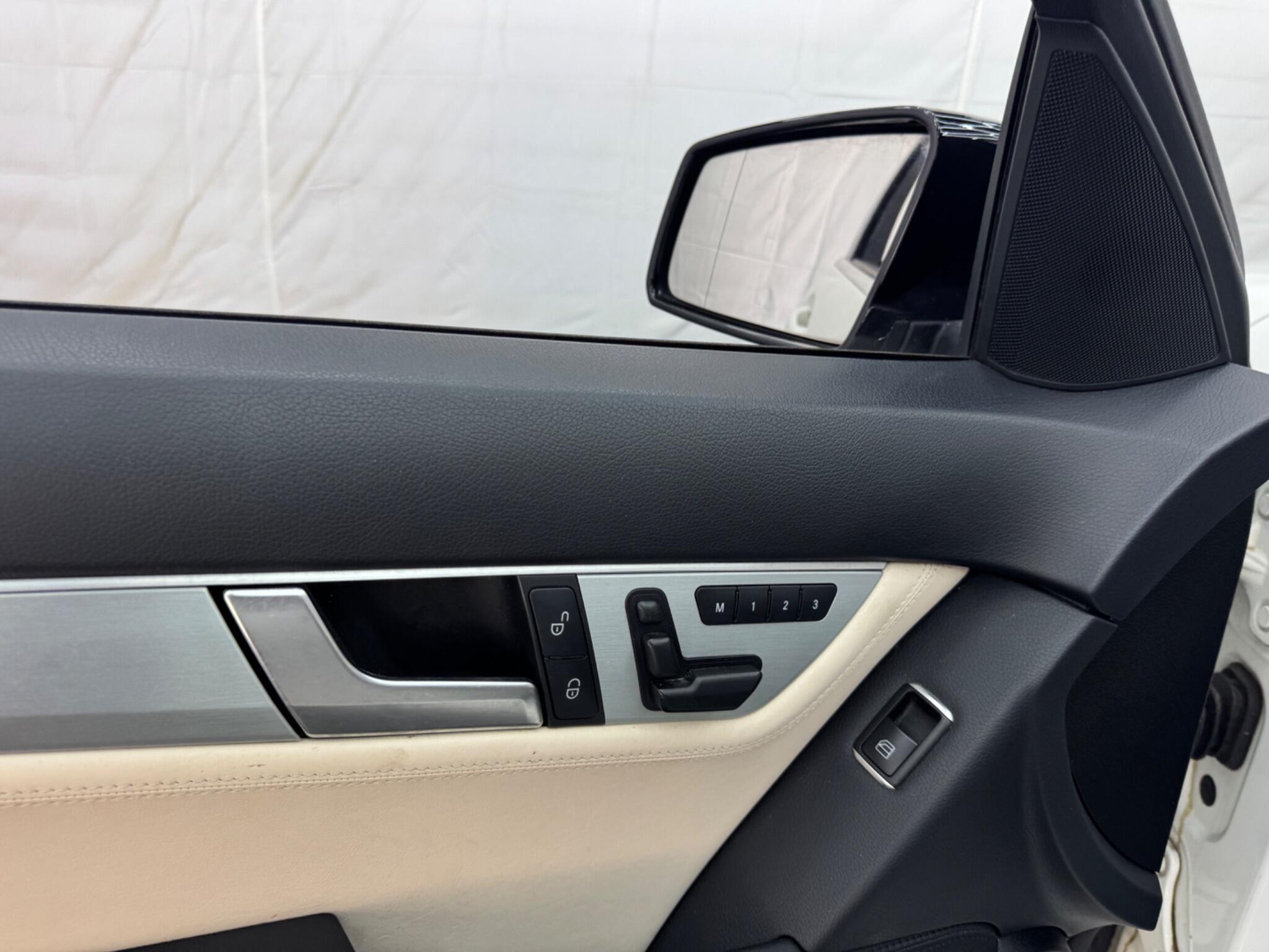 Mercedes-Benz C Class view 29