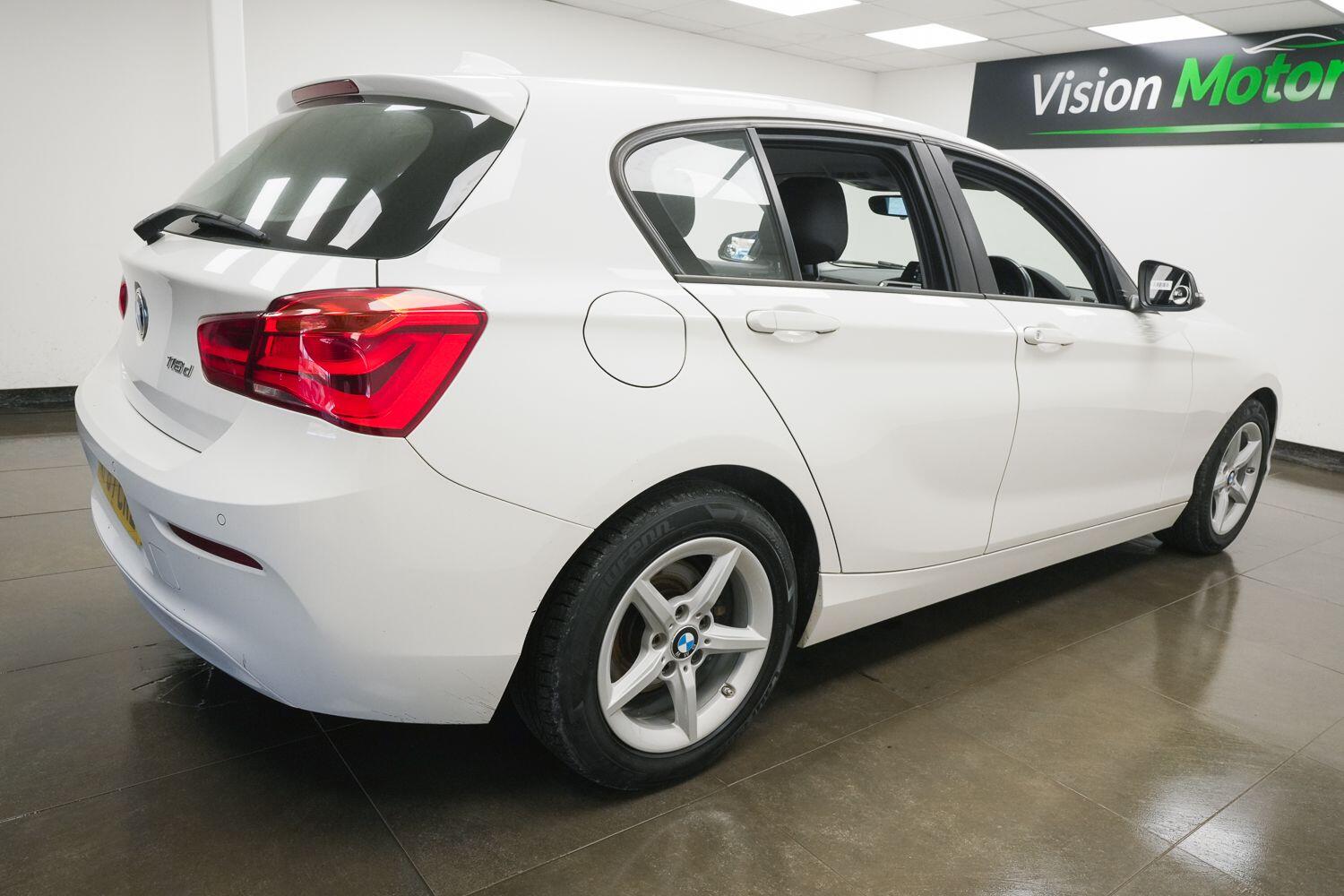 BMW 1 Series view 4