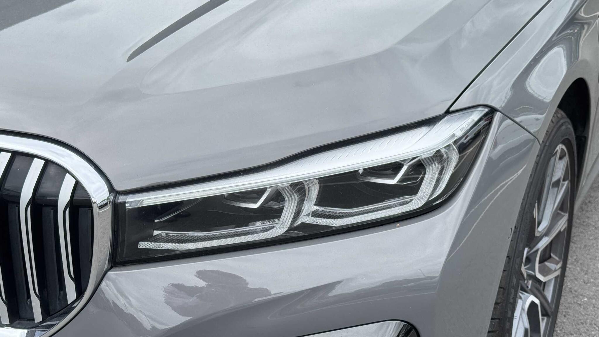 BMW 7 Series view 48