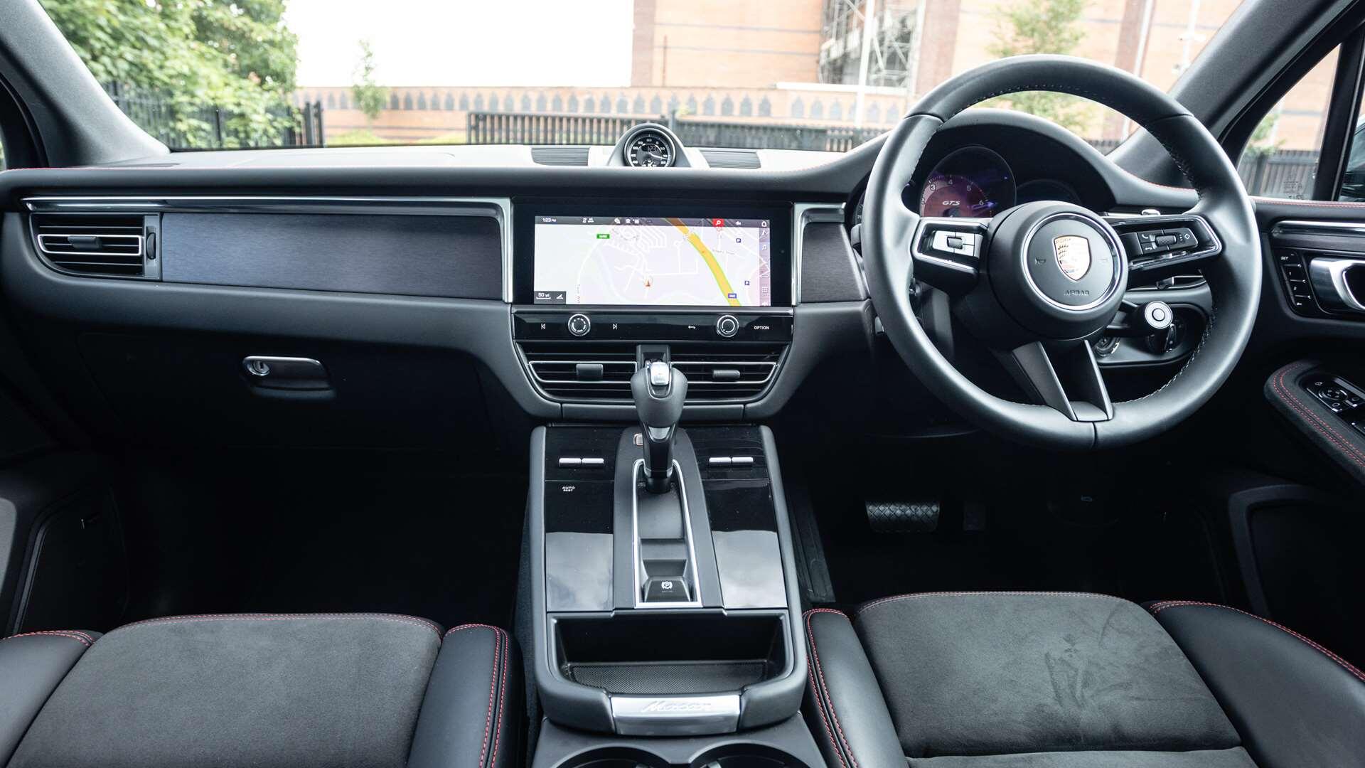 Porsche Macan view 11