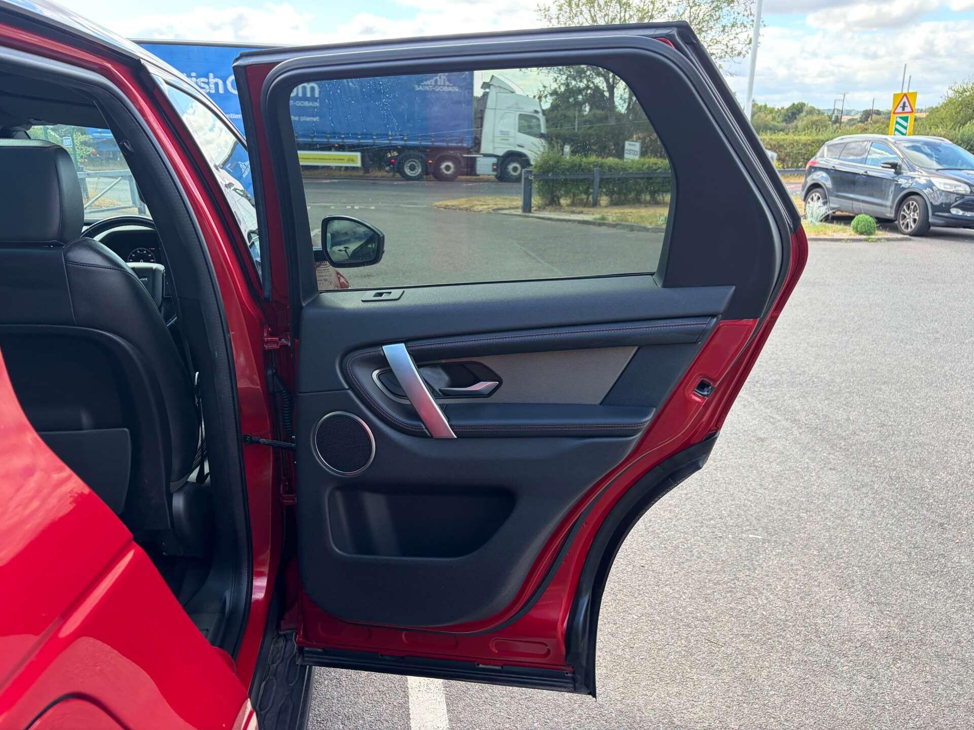 Land Rover Discovery Sport view 27