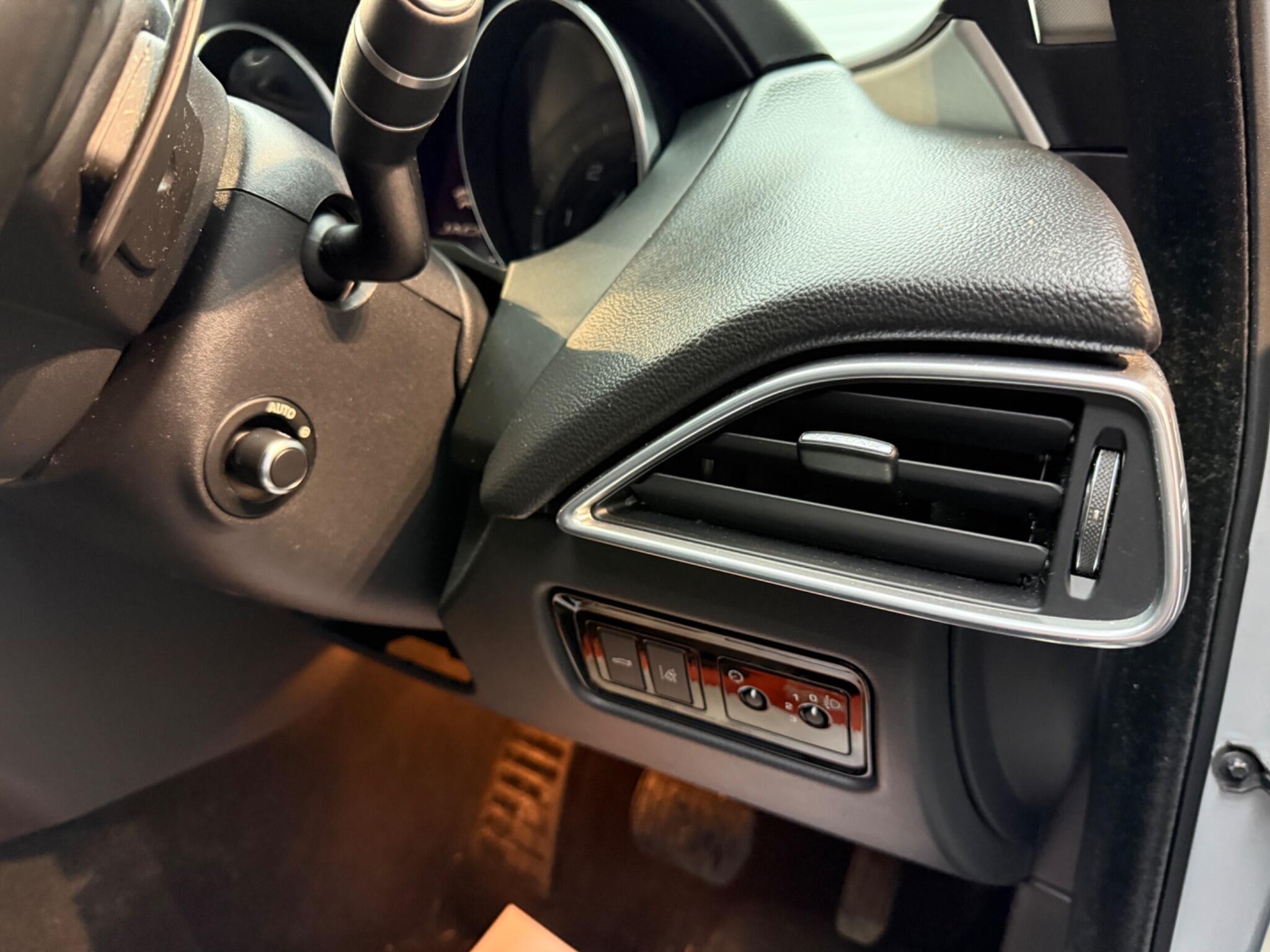 Jaguar Xe view 18
