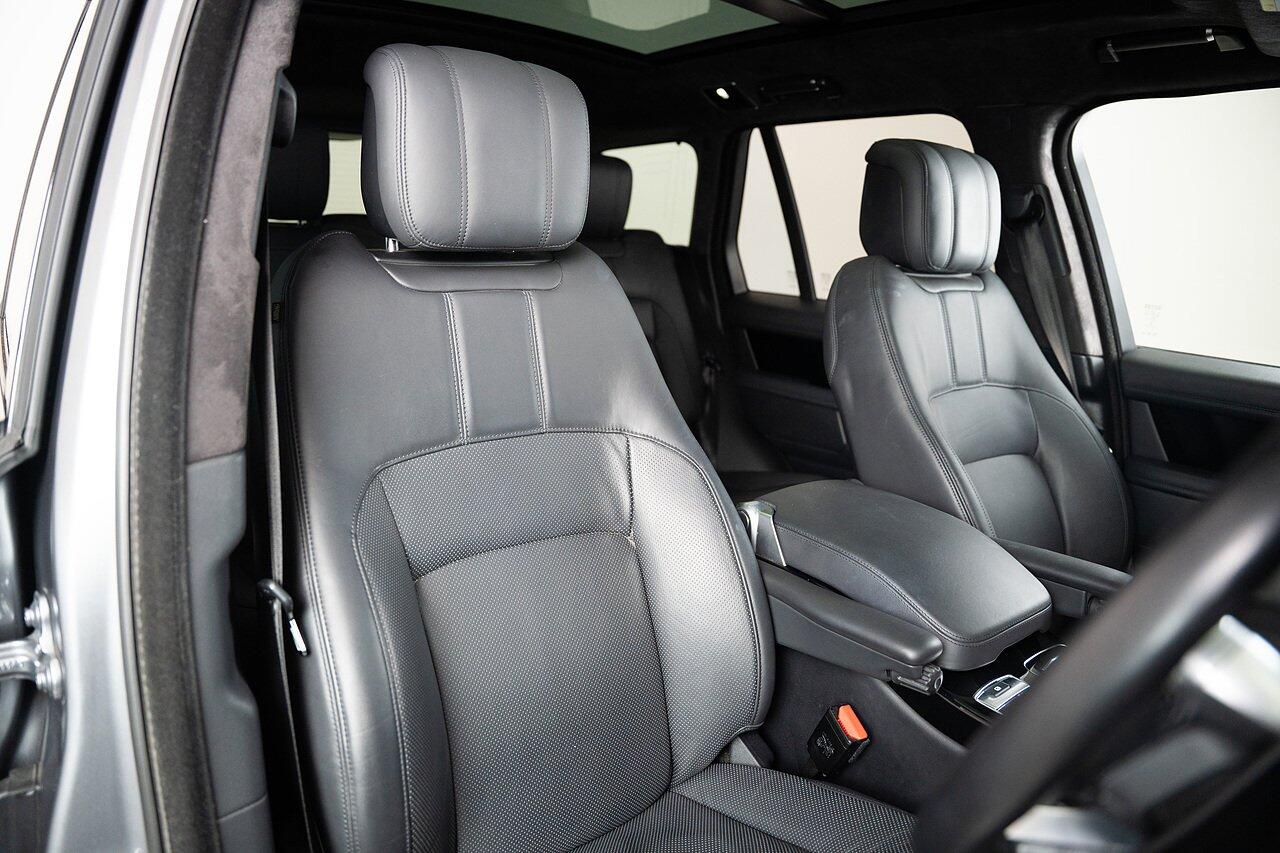 Land Rover Range Rover view 2