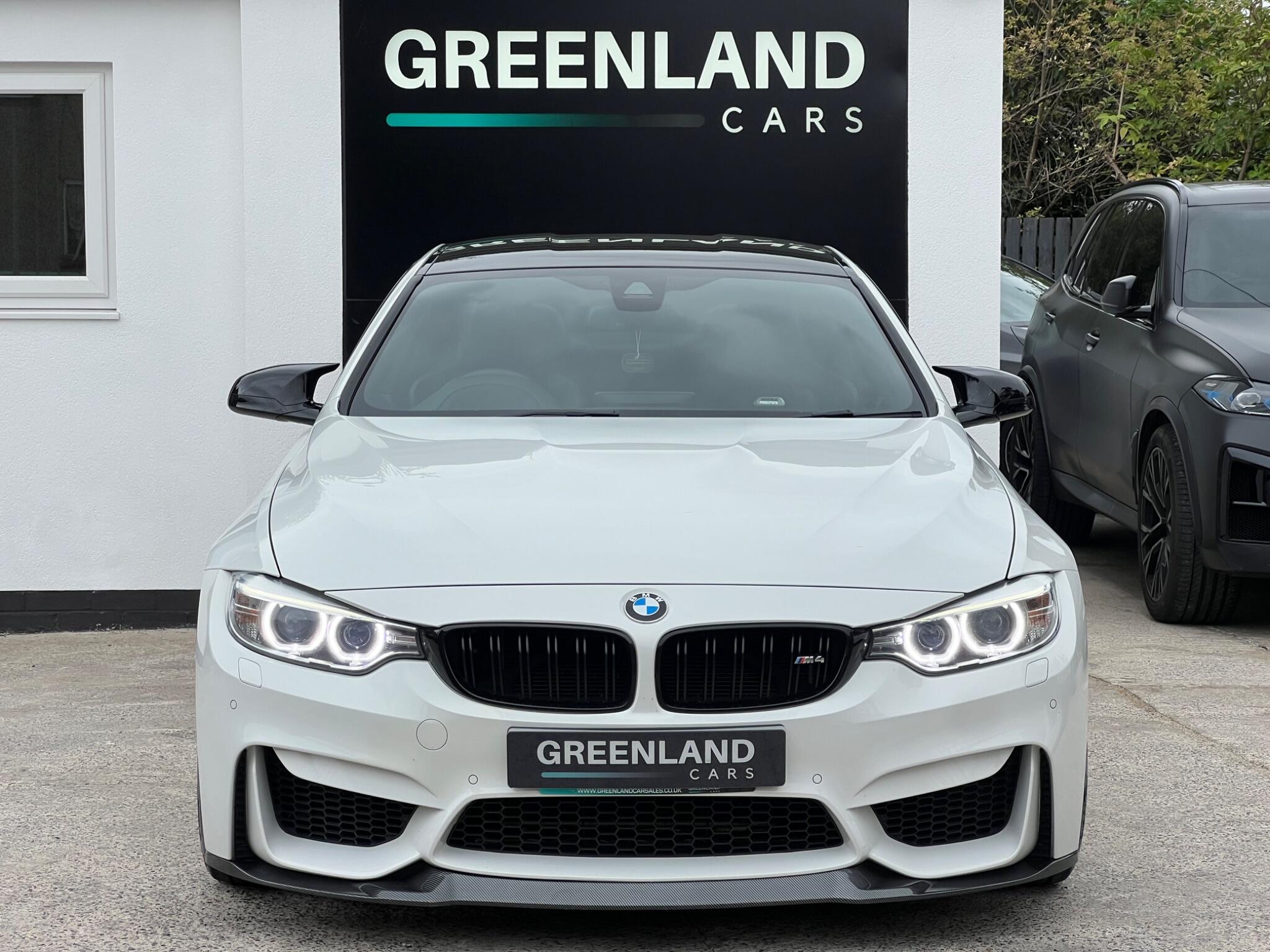 BMW M4 view 3