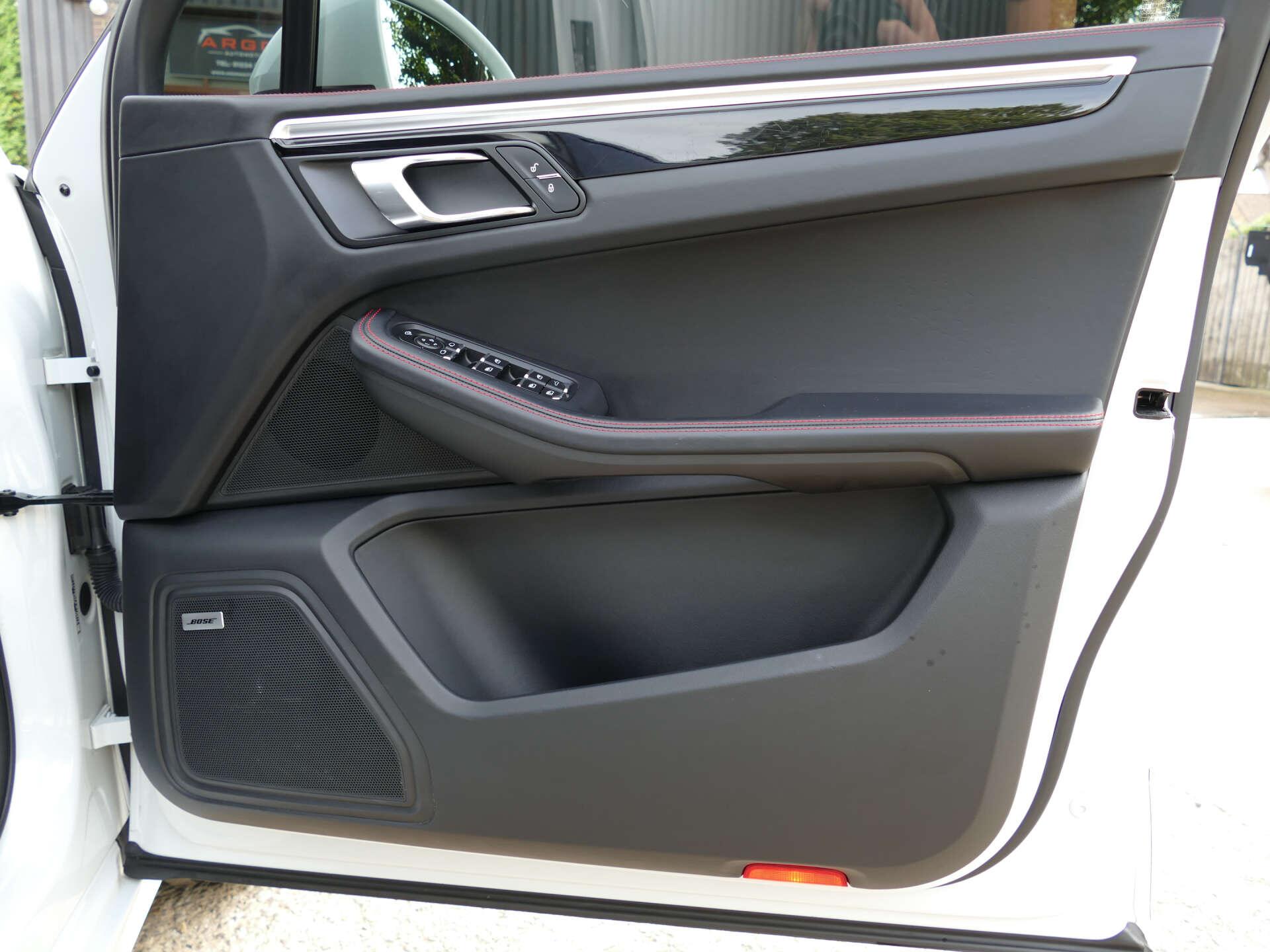 Porsche Macan view 43