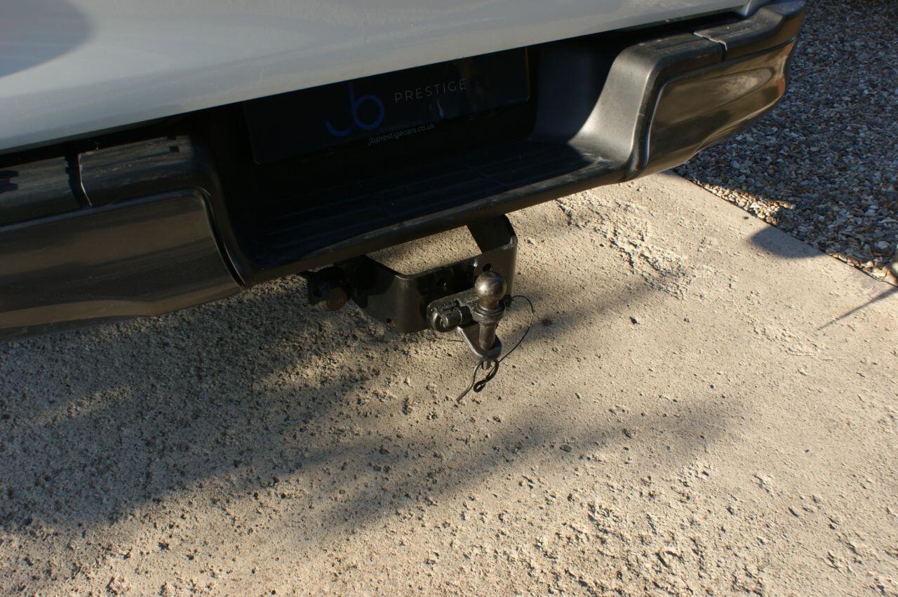 Toyota Hilux view 18
