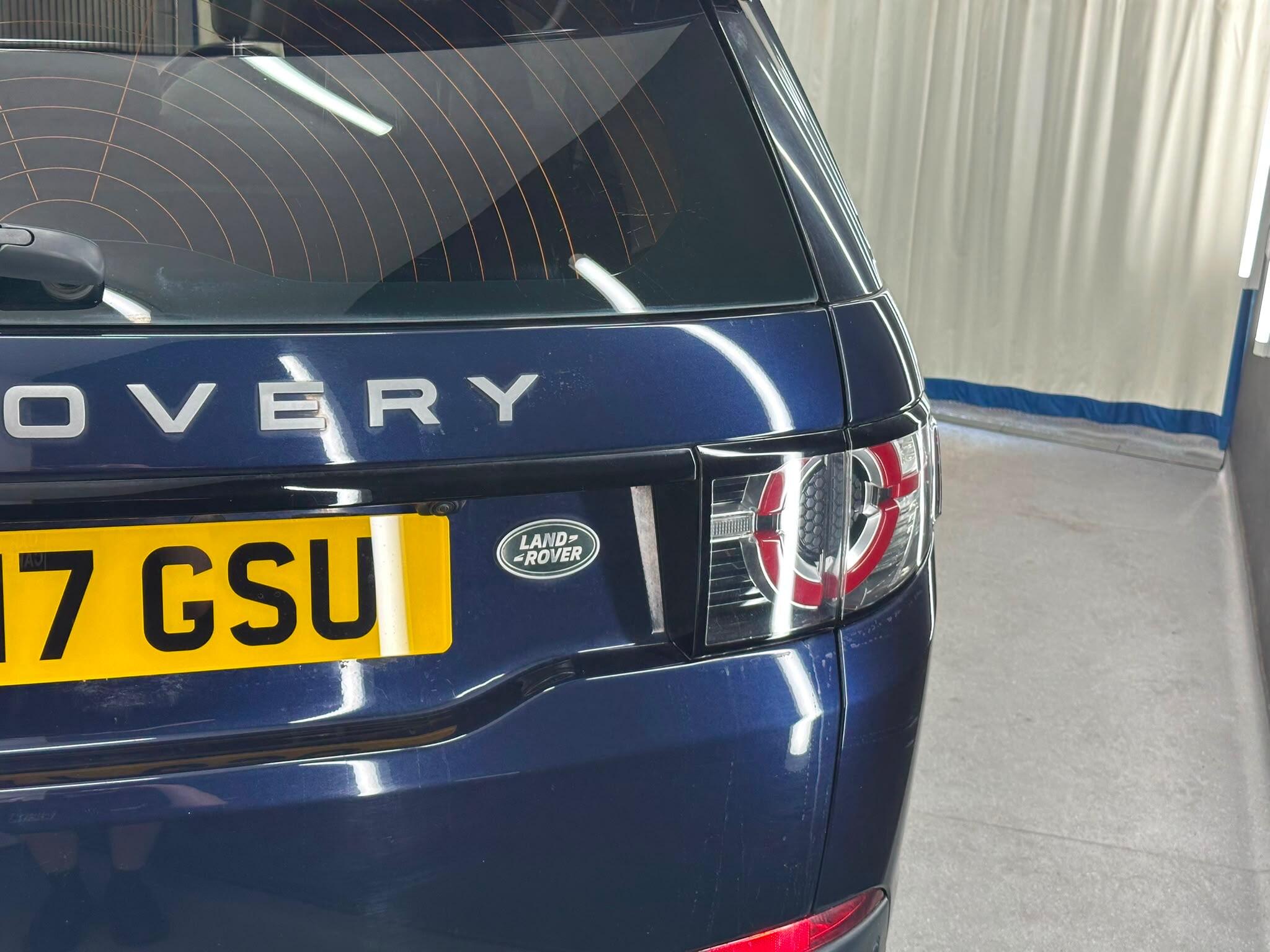 Land Rover Discovery Sport view 9