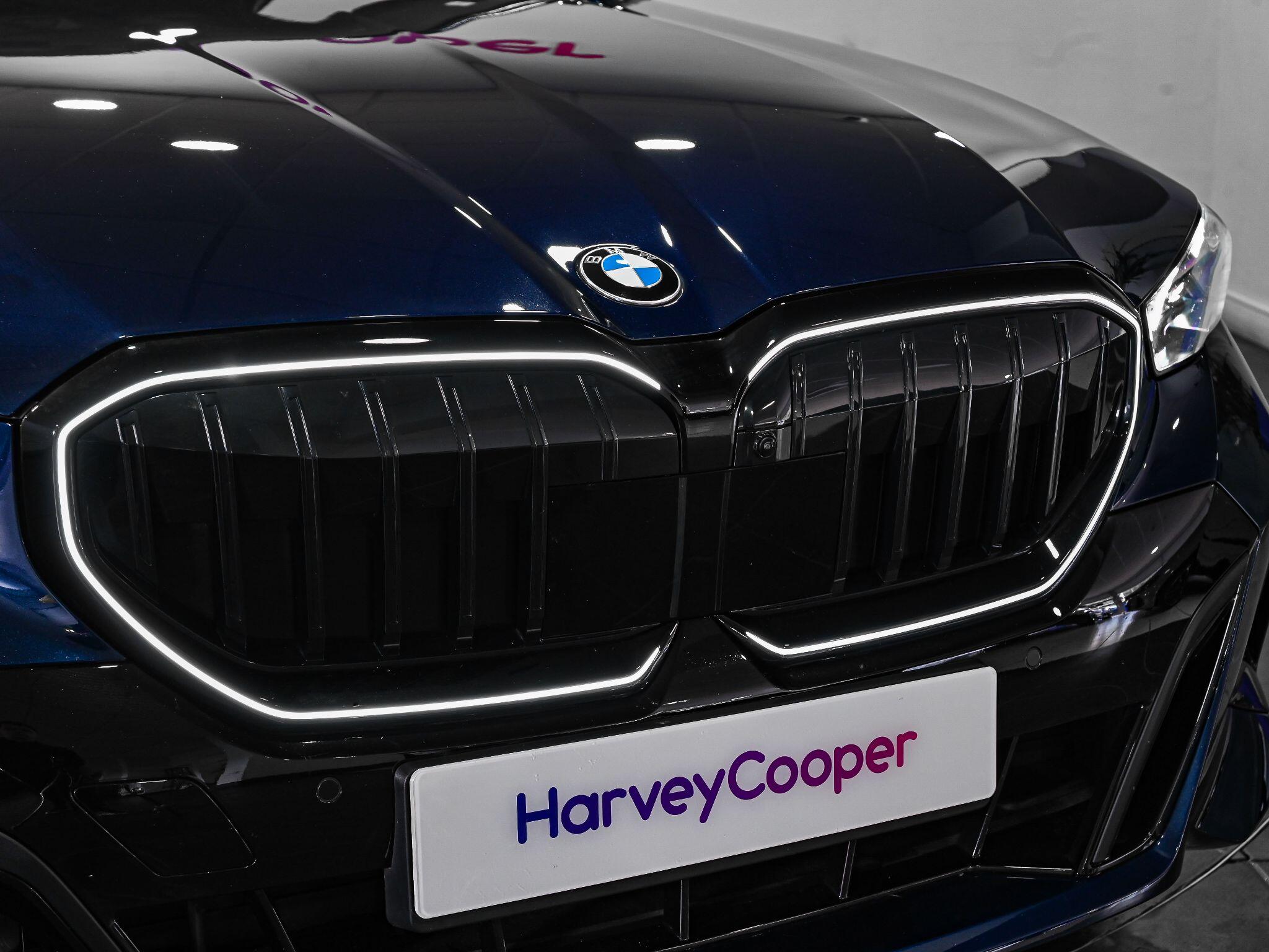 BMW 5 Series view 26