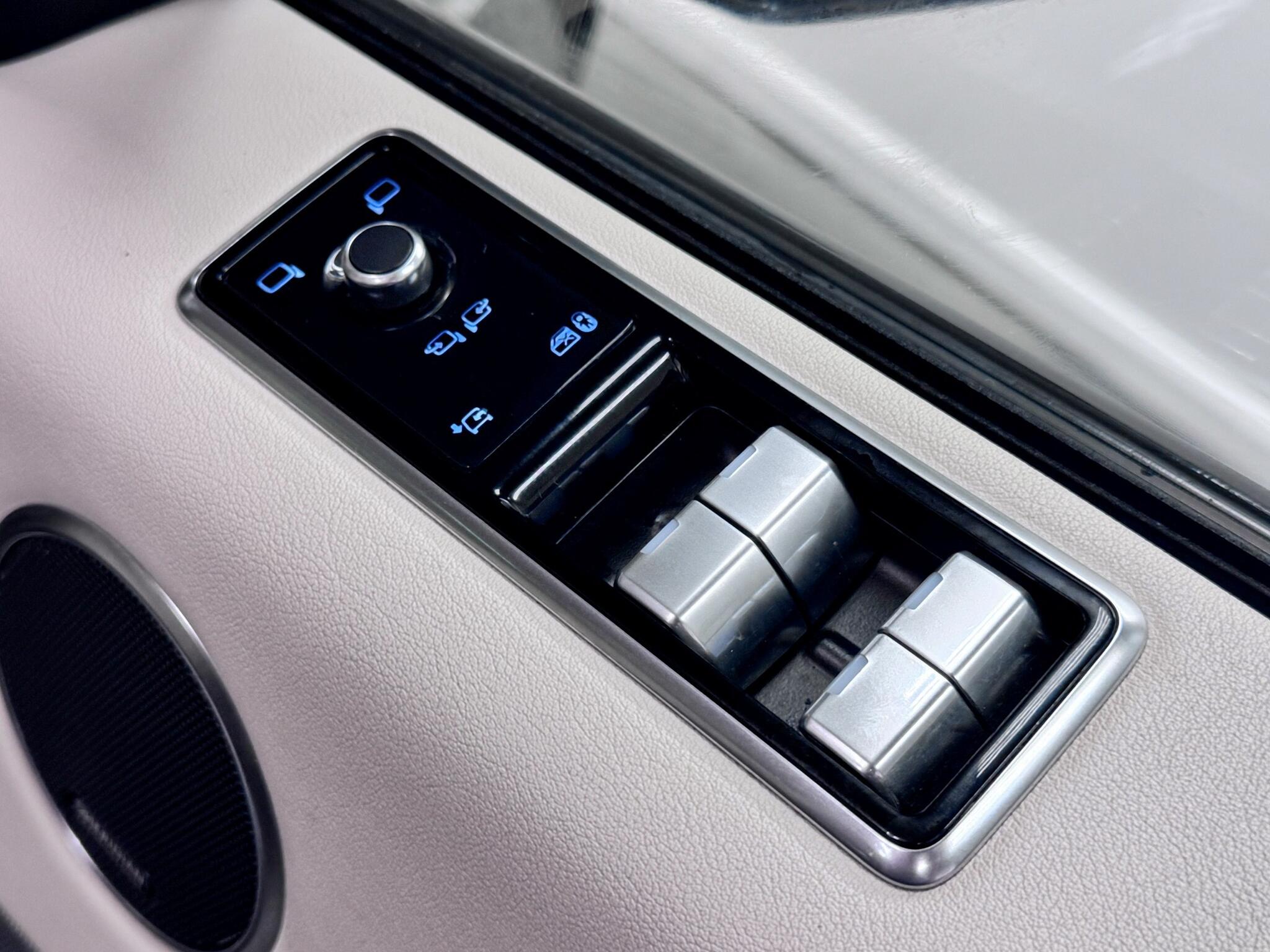 Land Rover Range Rover Sport view 16