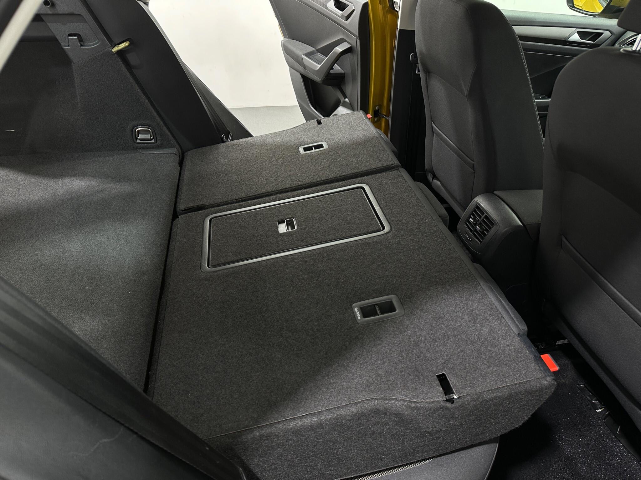 Volkswagen T-Roc view 43