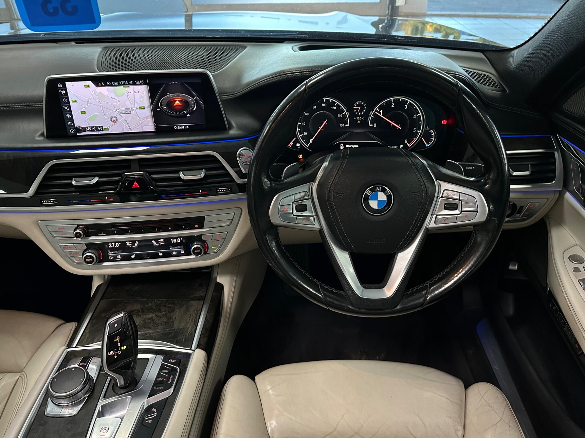 BMW 7 Series view 17