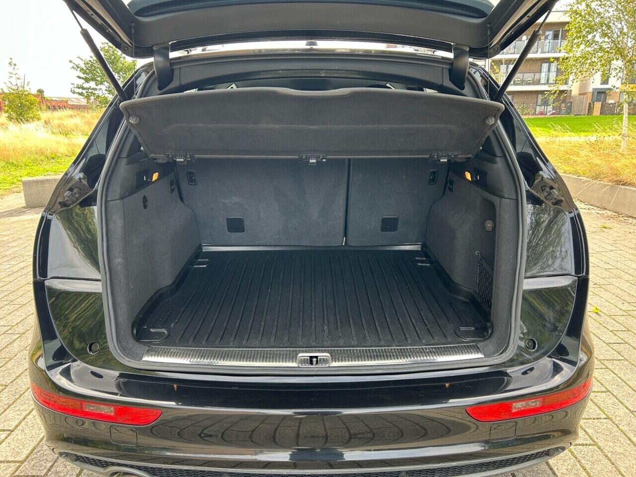 Audi Q5 view 15