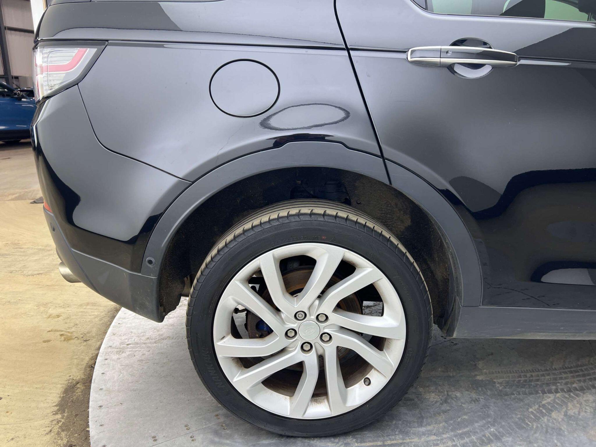 Land Rover Discovery Sport view 32