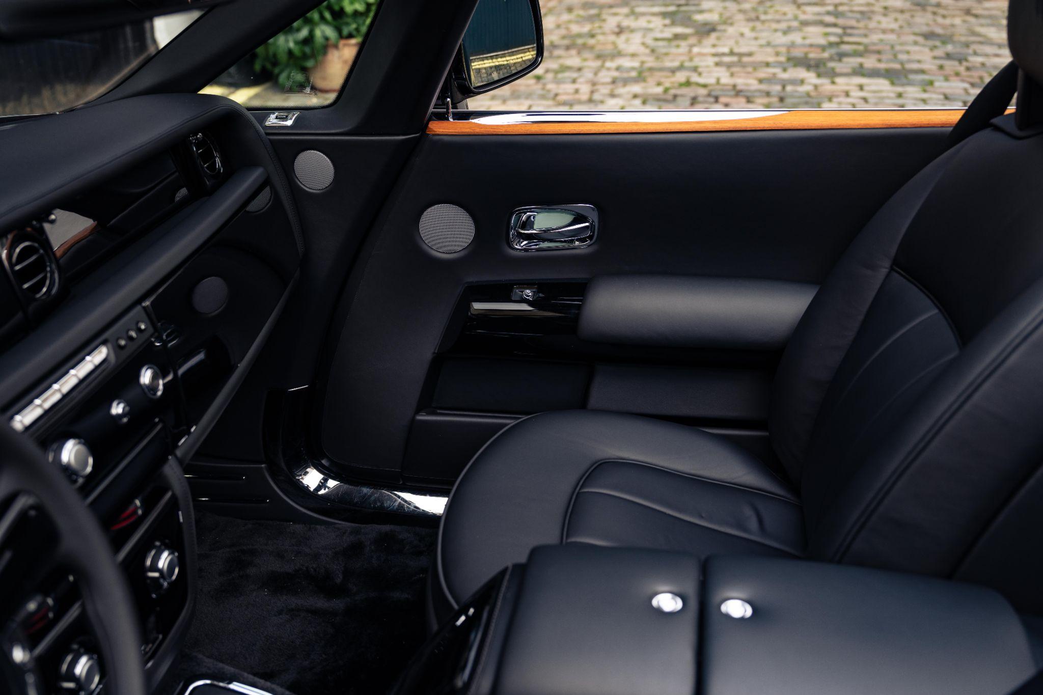 Rolls-Royce Phantom view 51