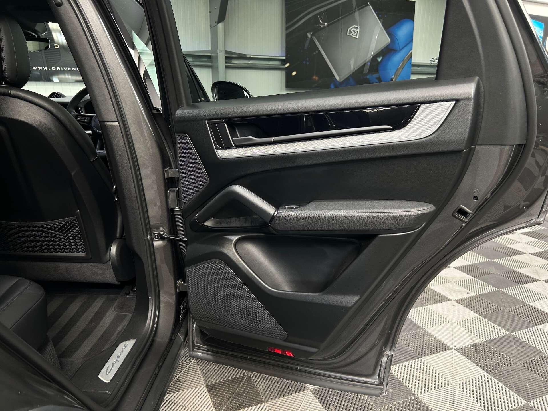 Porsche Cayenne view 30