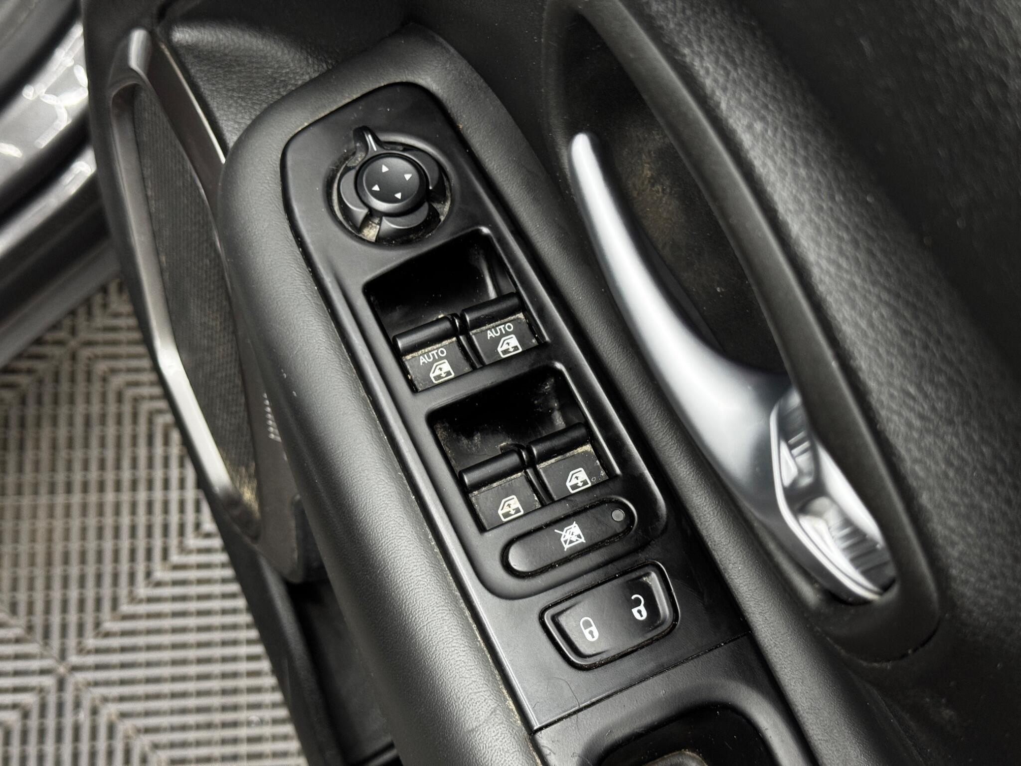 Jeep Renegade view 39