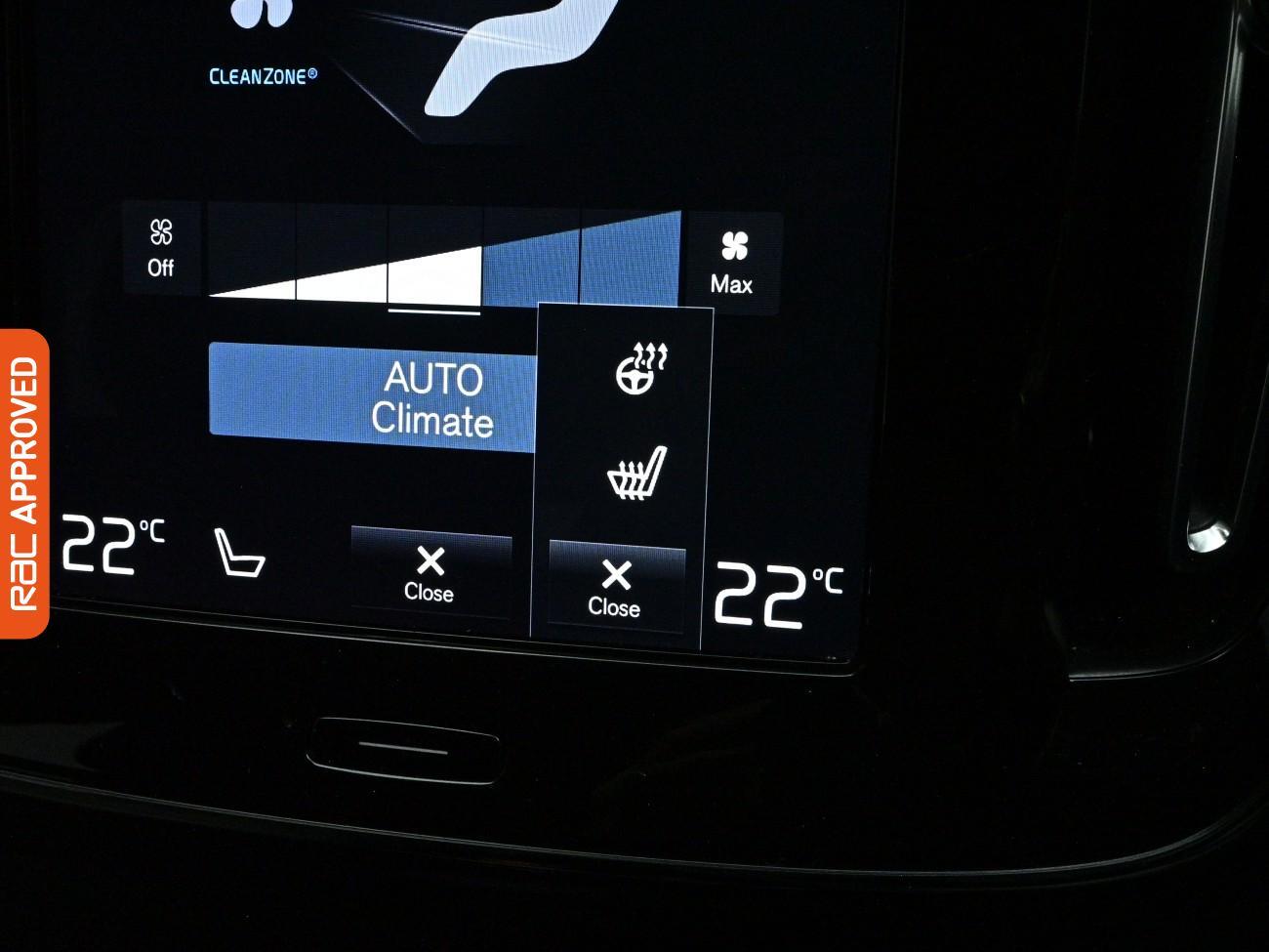 Volvo XC40 view 3