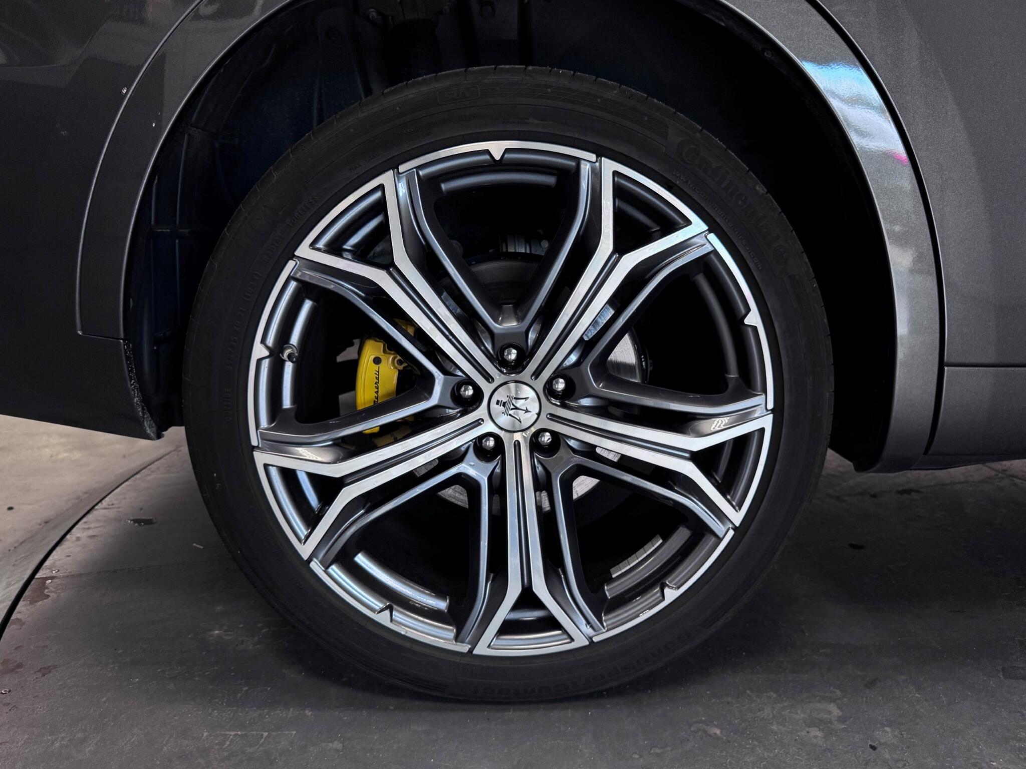 Maserati Levante view 71