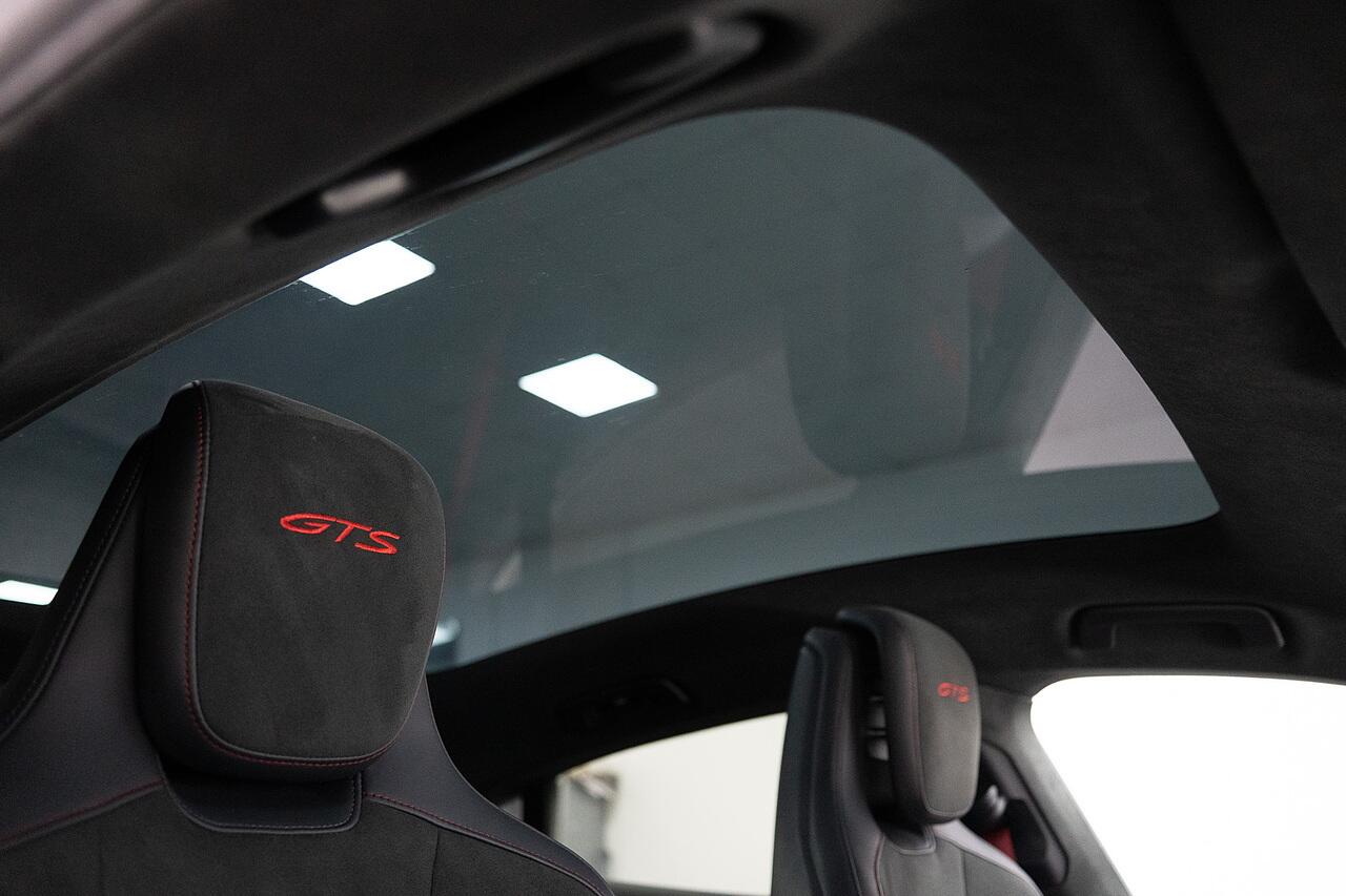 Porsche Taycan view 21