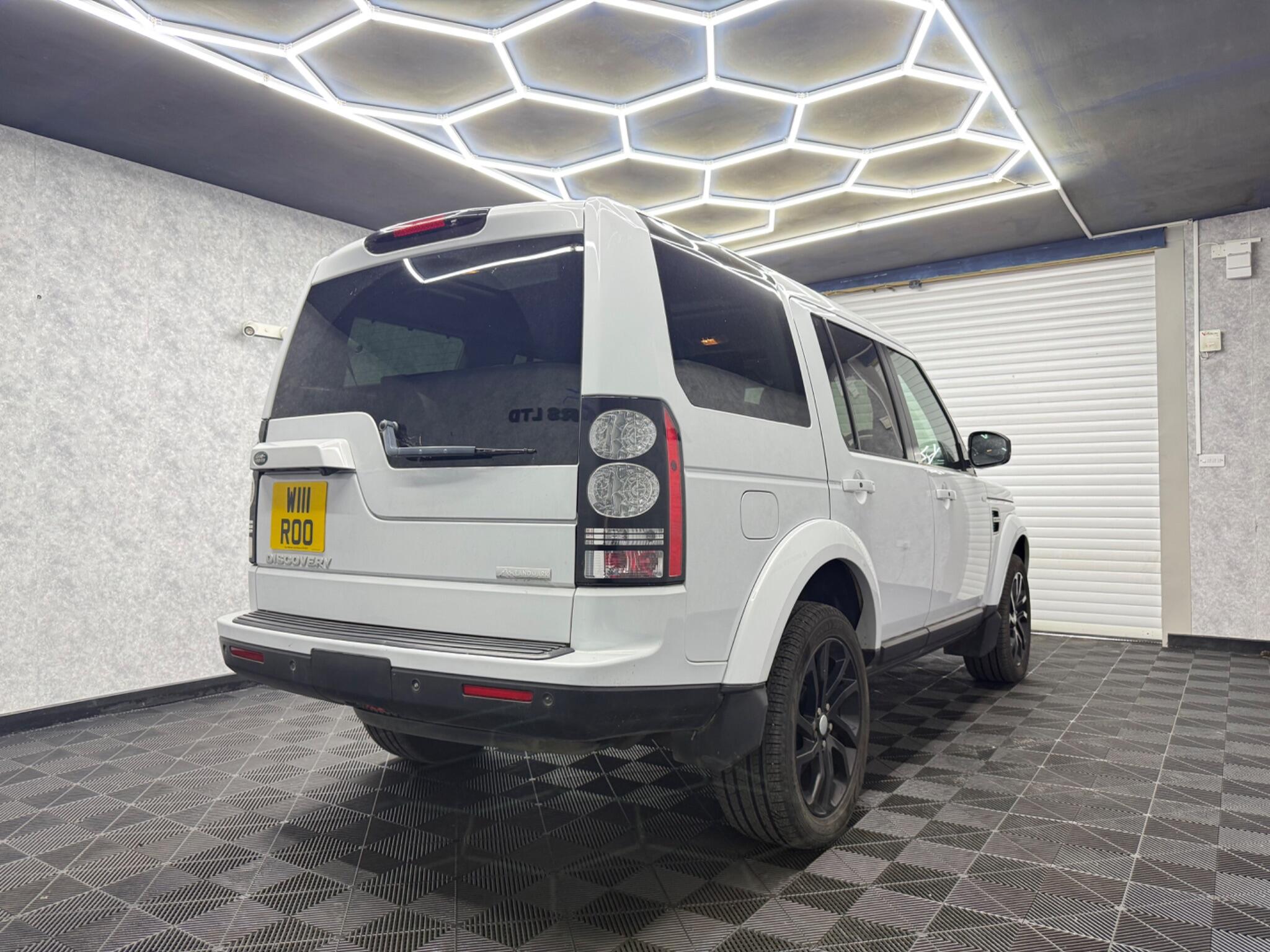 Land Rover Discovery 4 view 4