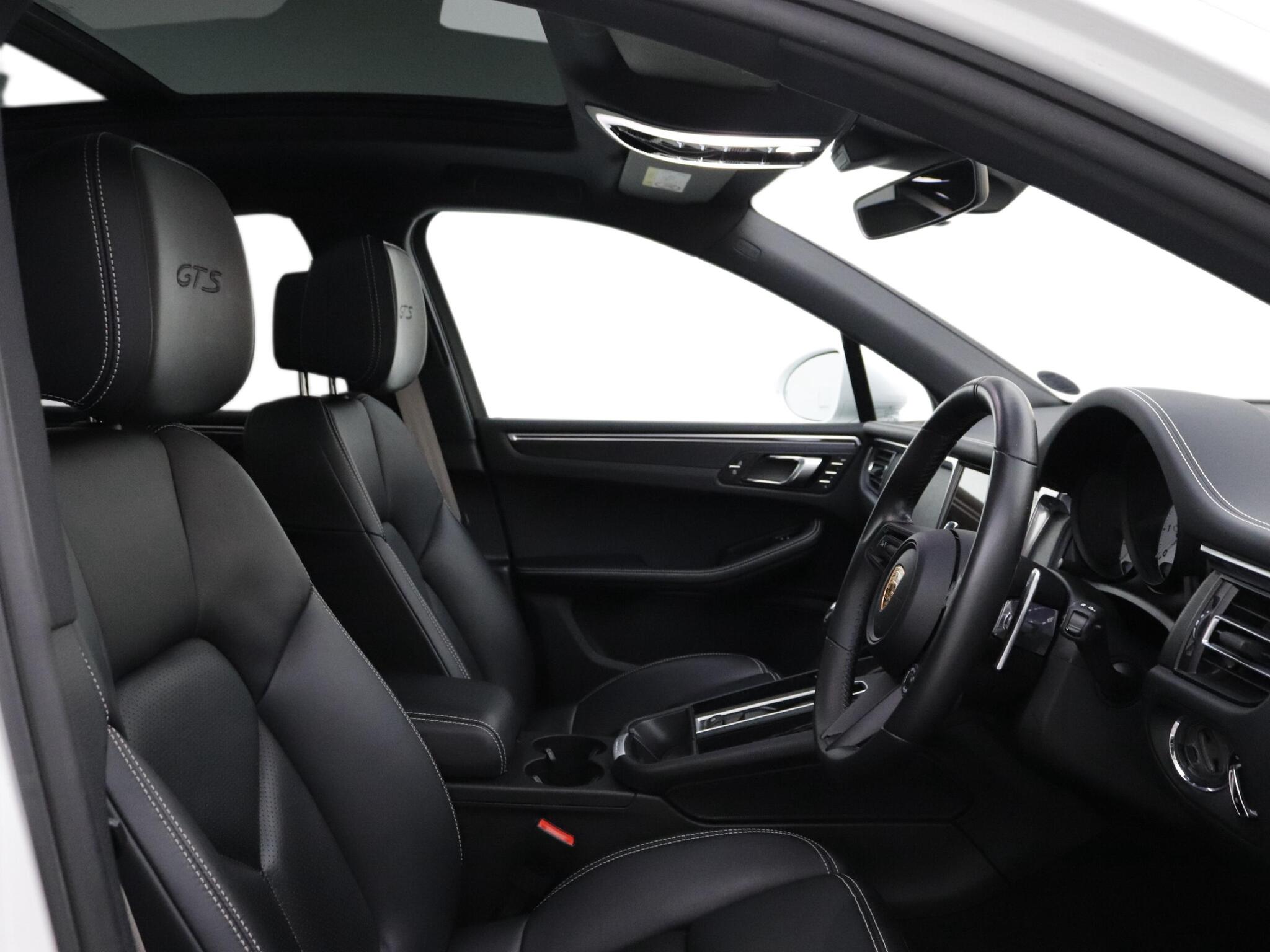 Porsche Macan view 10