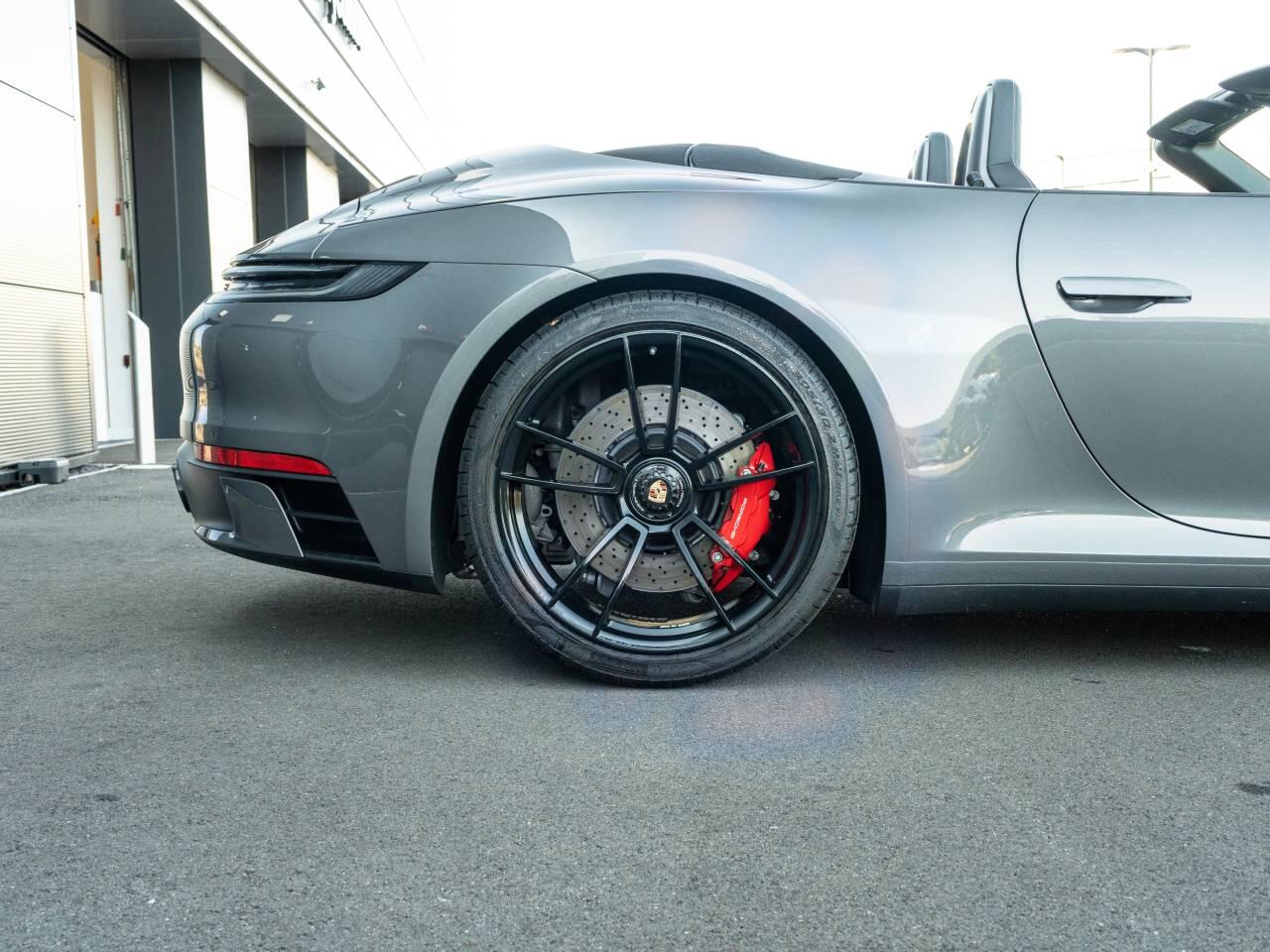 Porsche 911 view 11