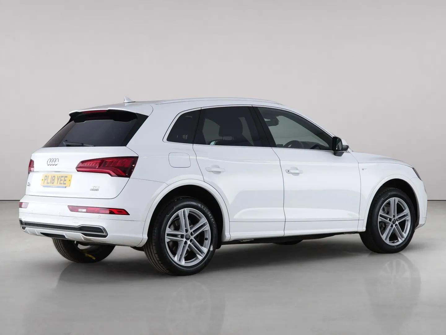 Audi Q5 view 6