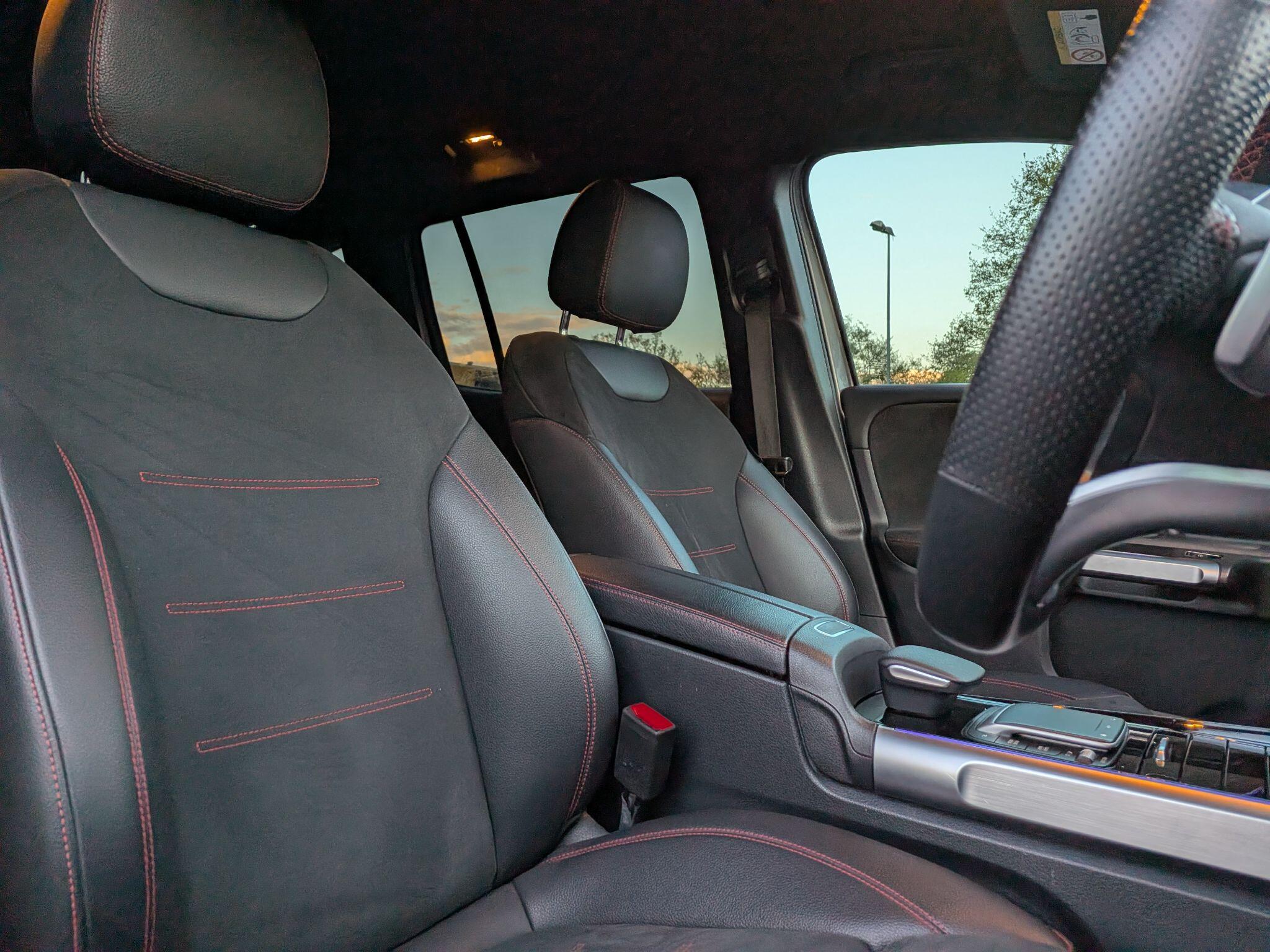Mercedes-Benz GLB view 19