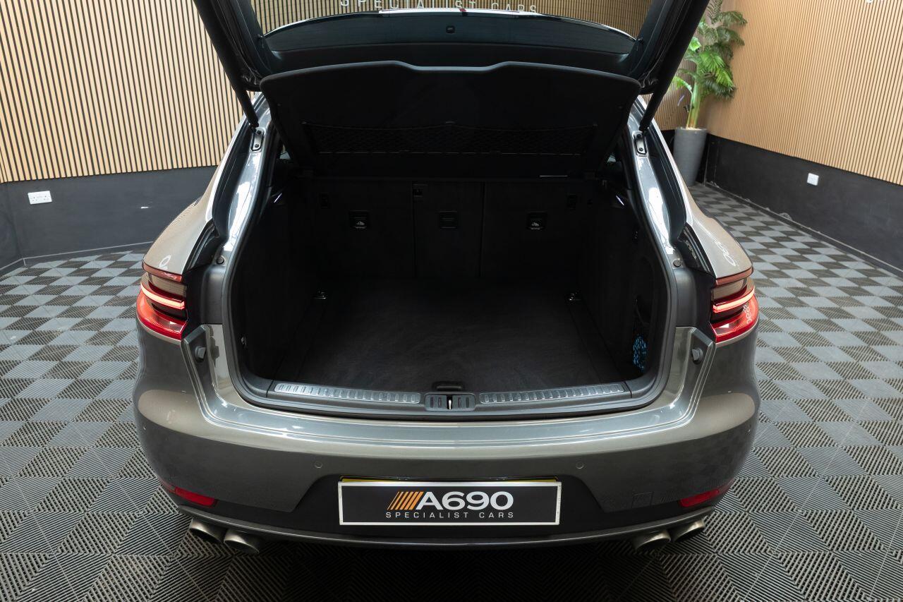 Porsche Macan view 14