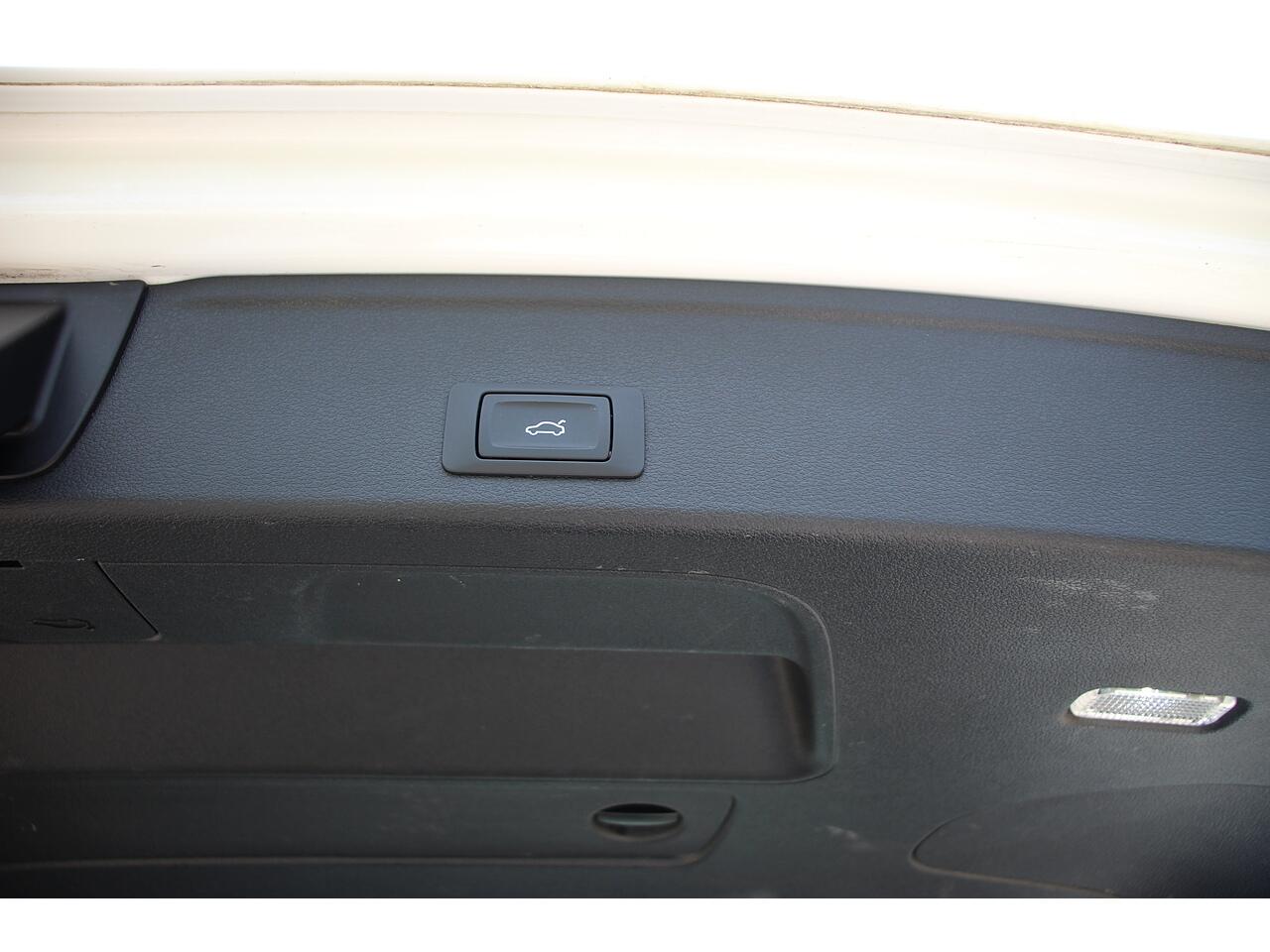 Audi A4 Avant view 45