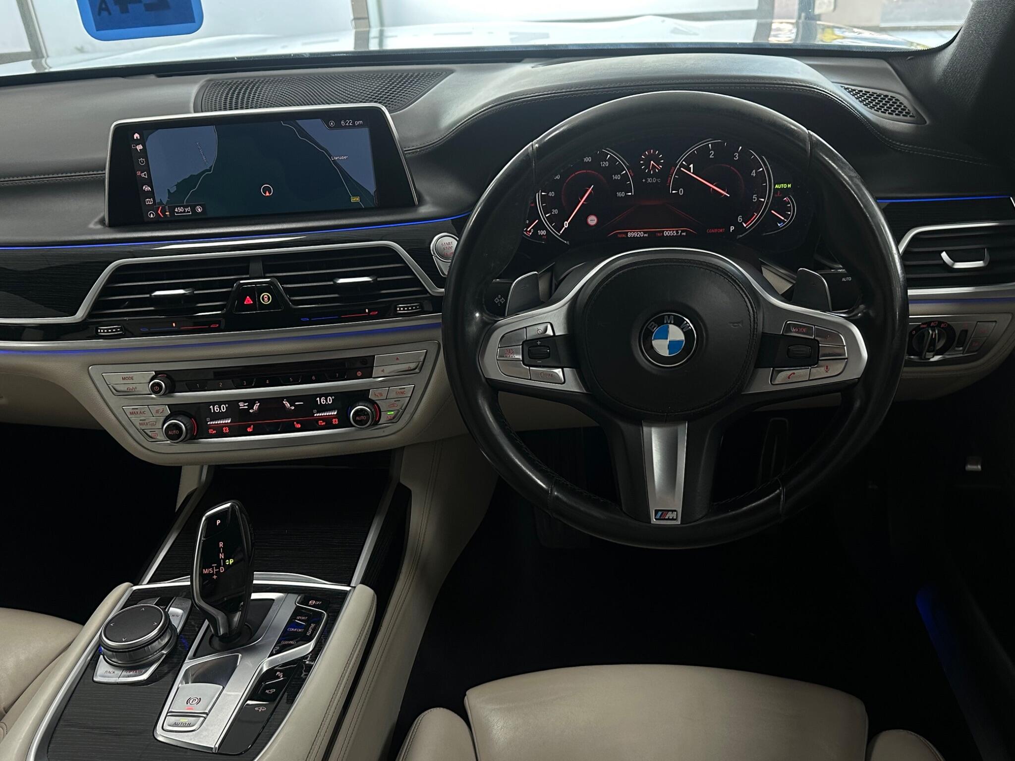 BMW 7 Series view 17